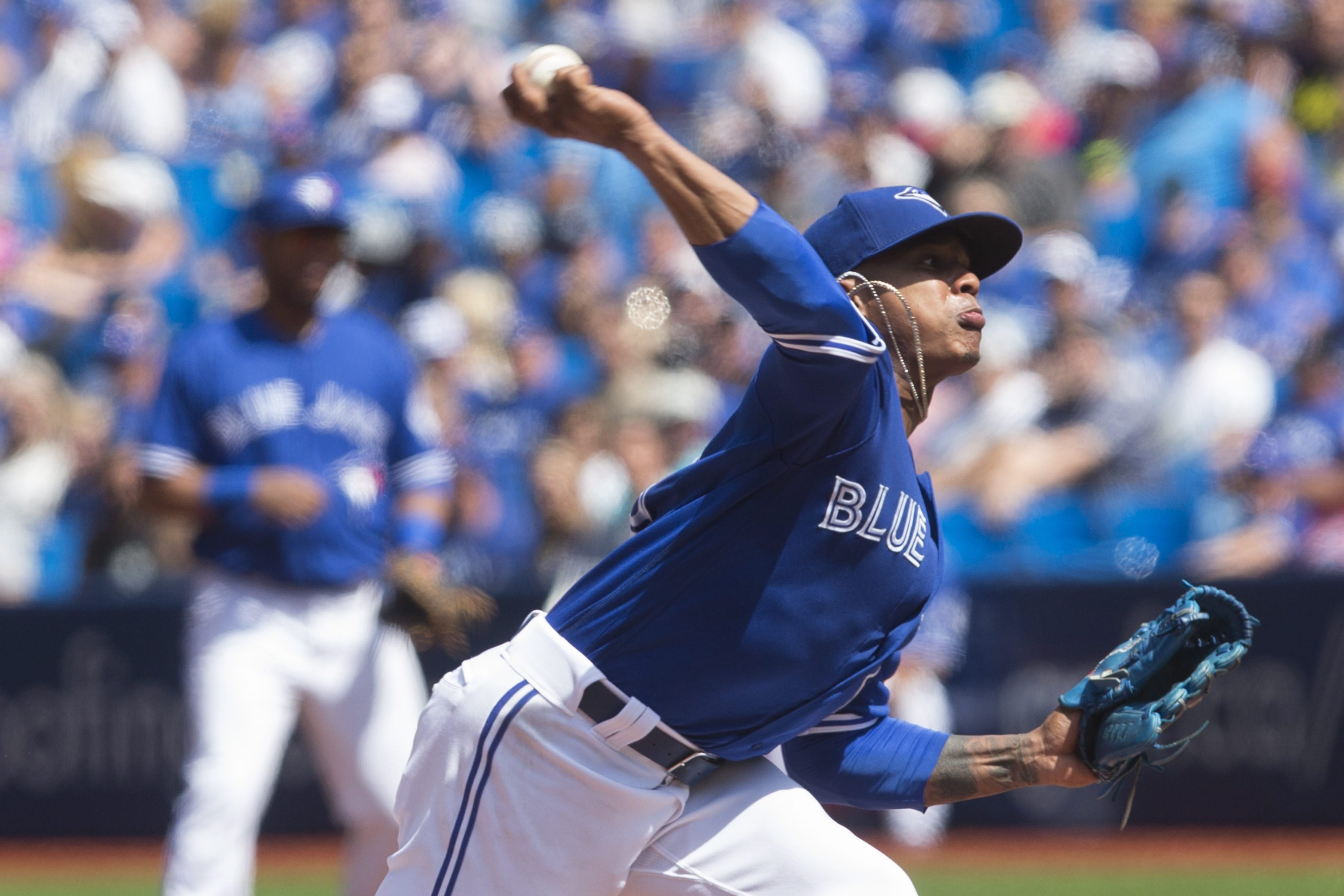 Outfield misplay hurts Twins in 8-7 loss to Jays