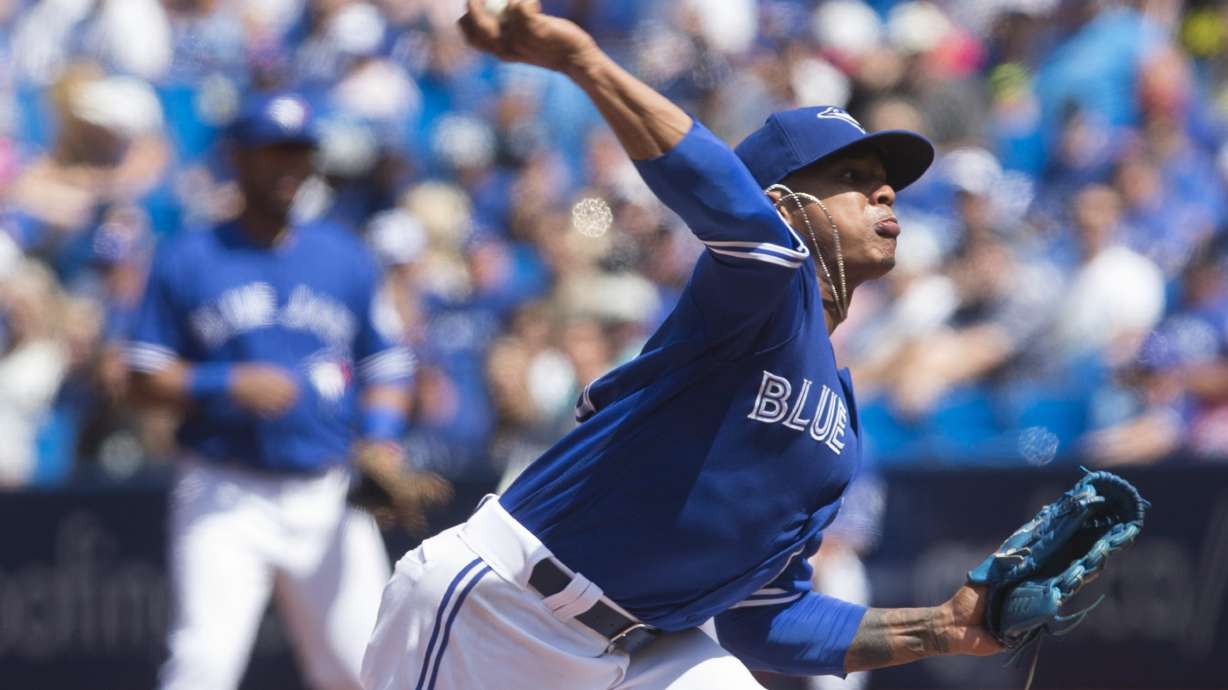 Outfield misplay hurts Twins in 8-7 loss to Jays