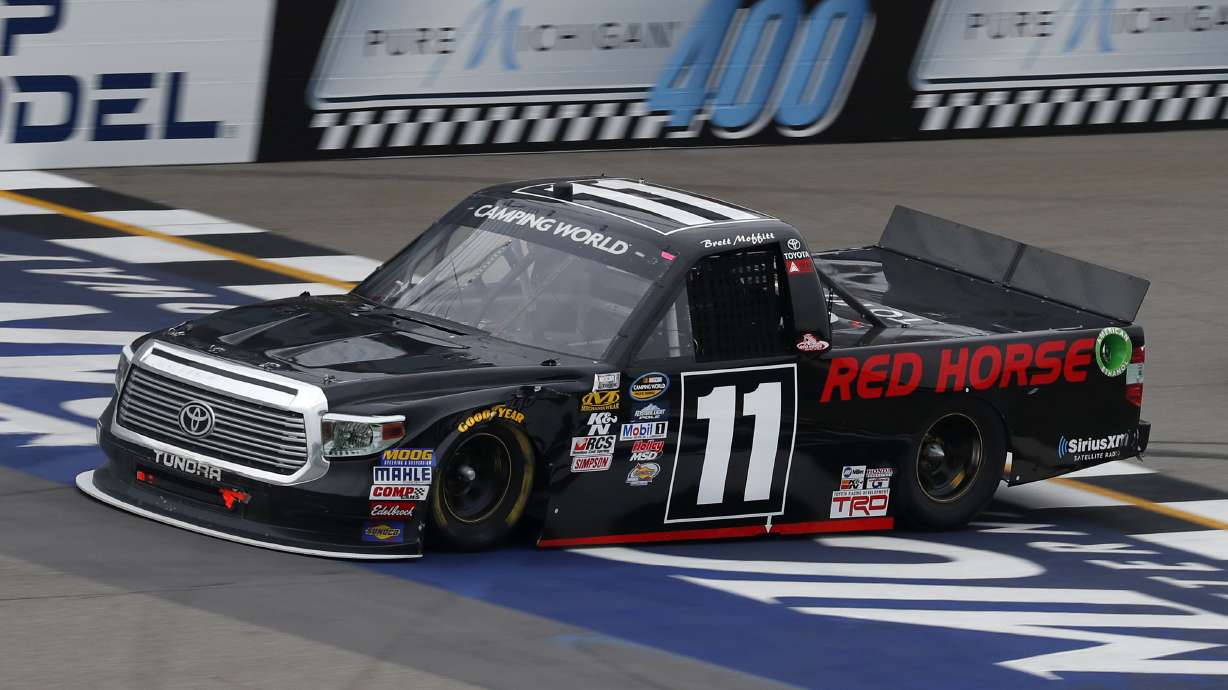 Moffitt wins Trucks race with final-lap pass