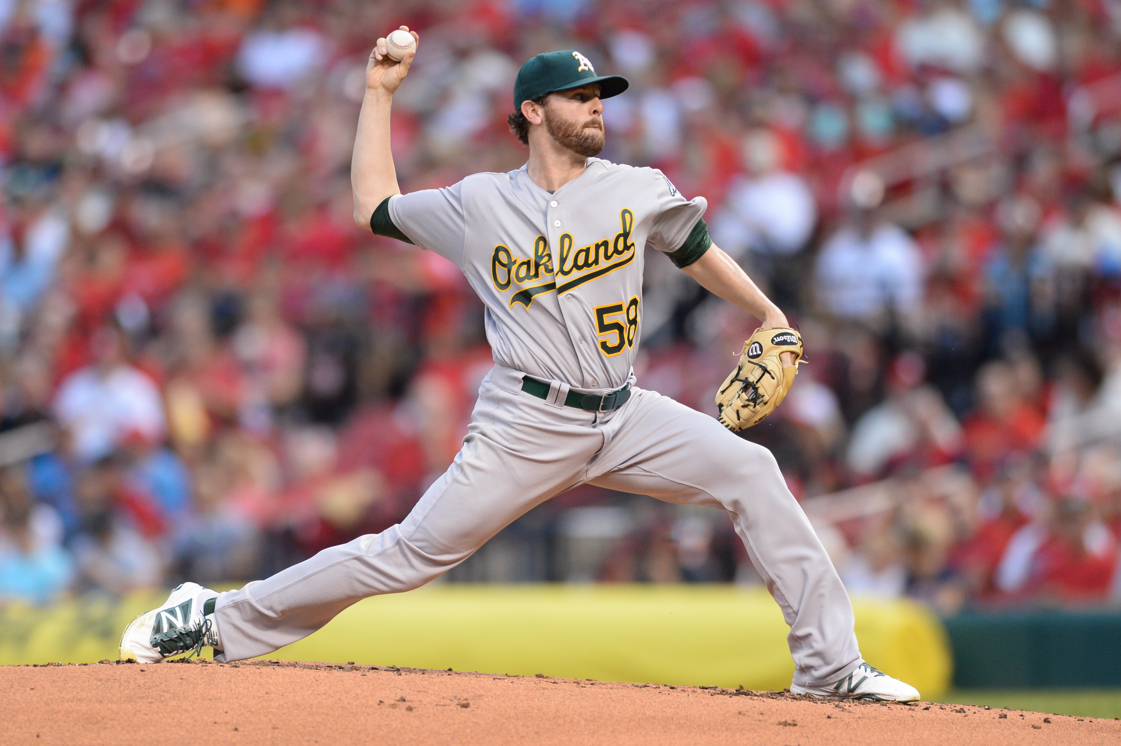 Athletics rally for 2 runs in 8th, edge Cardinals 3-2