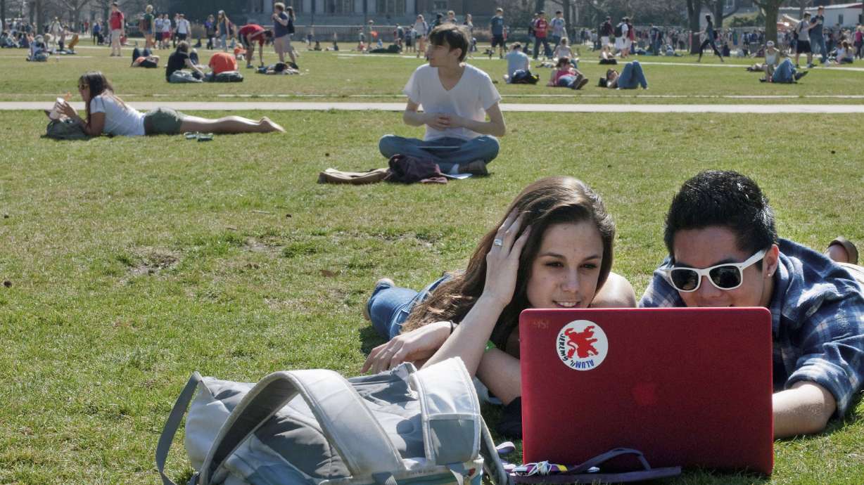 Studies: Illinois' fixed-tuition law drives up others' costs