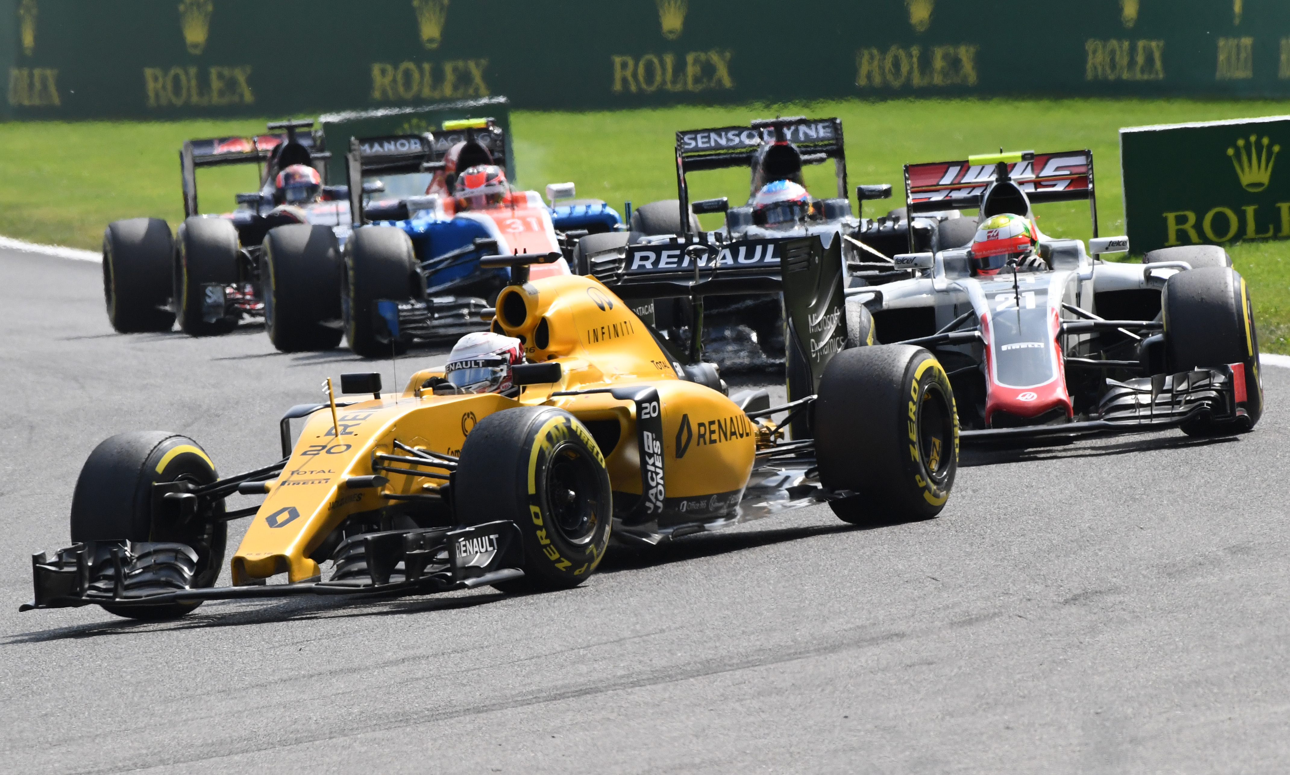 Magnussen escapes big crash at Belgian GP with small injury