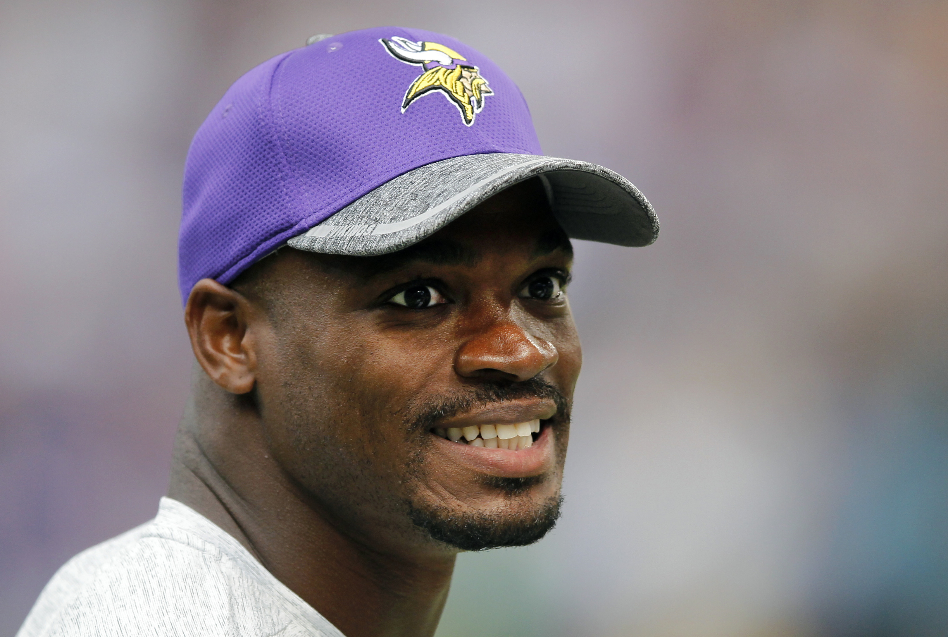 Bridgewater, Vikings beat Chargers 23-10 in stadium opener