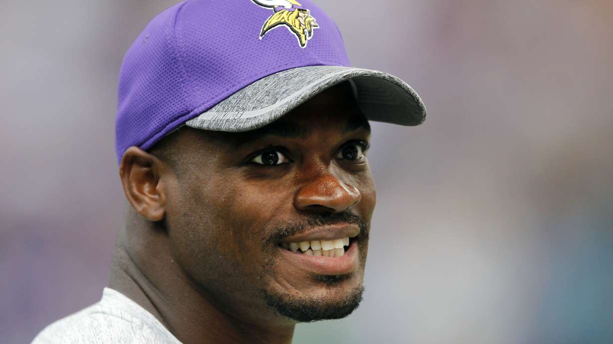 Bridgewater, Vikings beat Chargers 23-10 in stadium opener