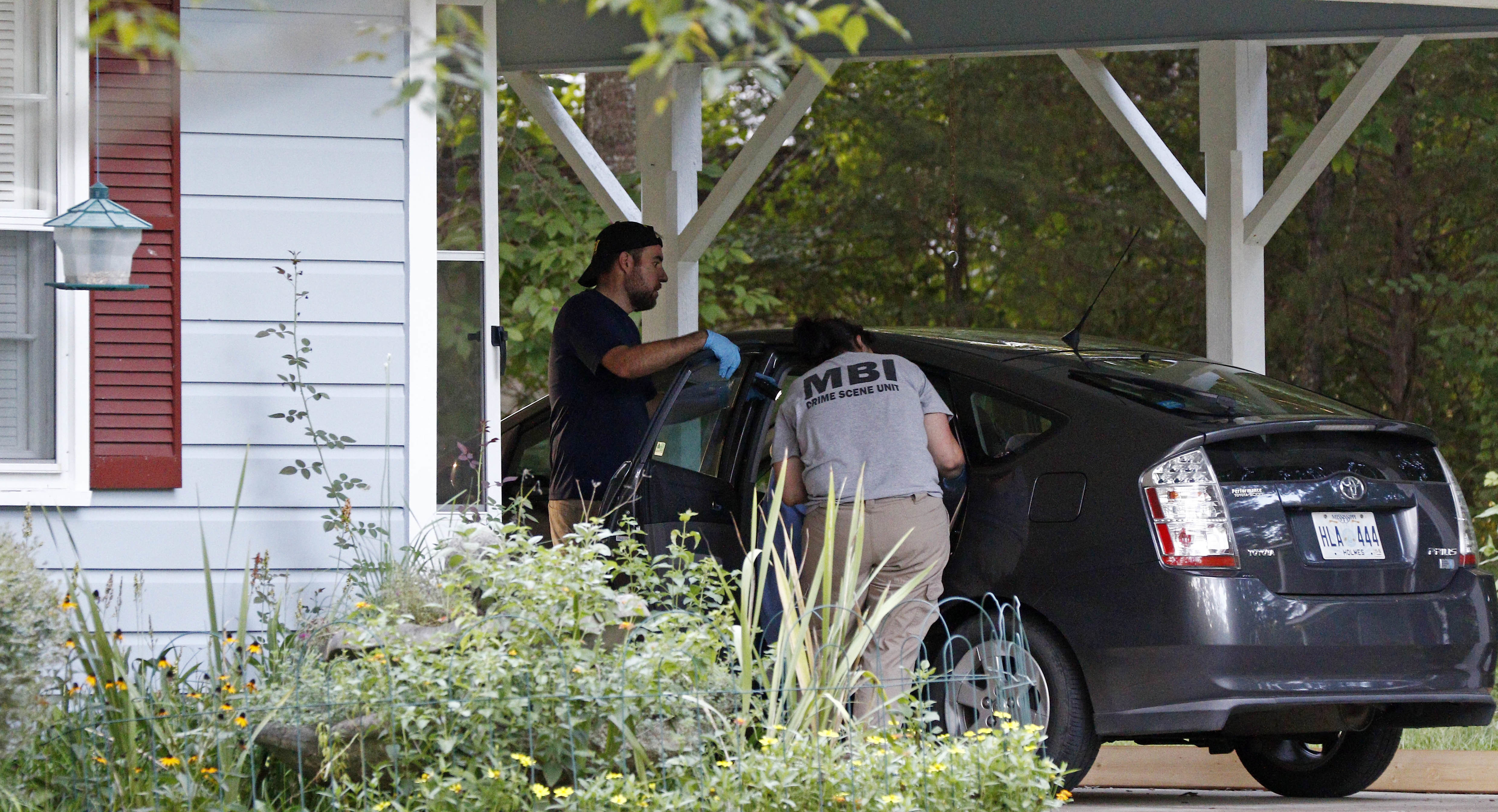 The Latest: Over 300 attend ceremony for Mississippi nuns