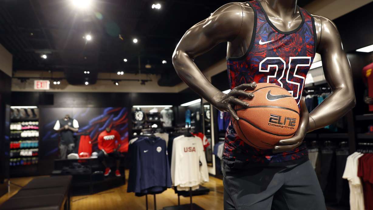 Foot Locker looks to play up the store experience