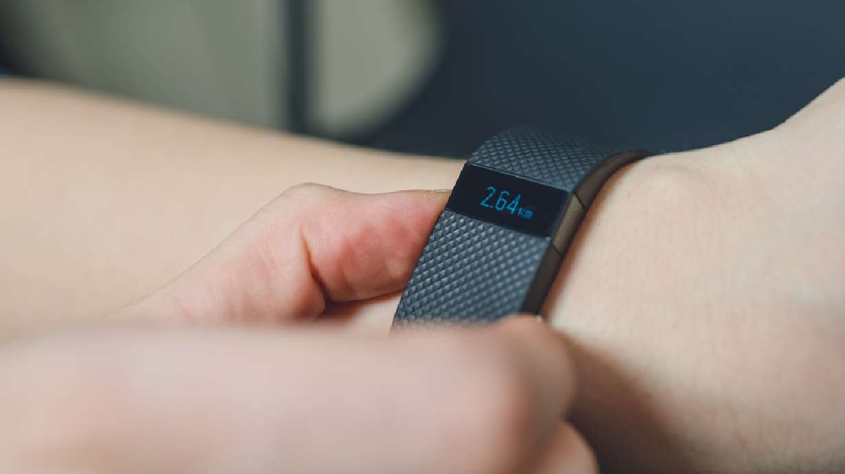 Fitbit unveils 2 new fitness trackers — including 1 you can take in the pool