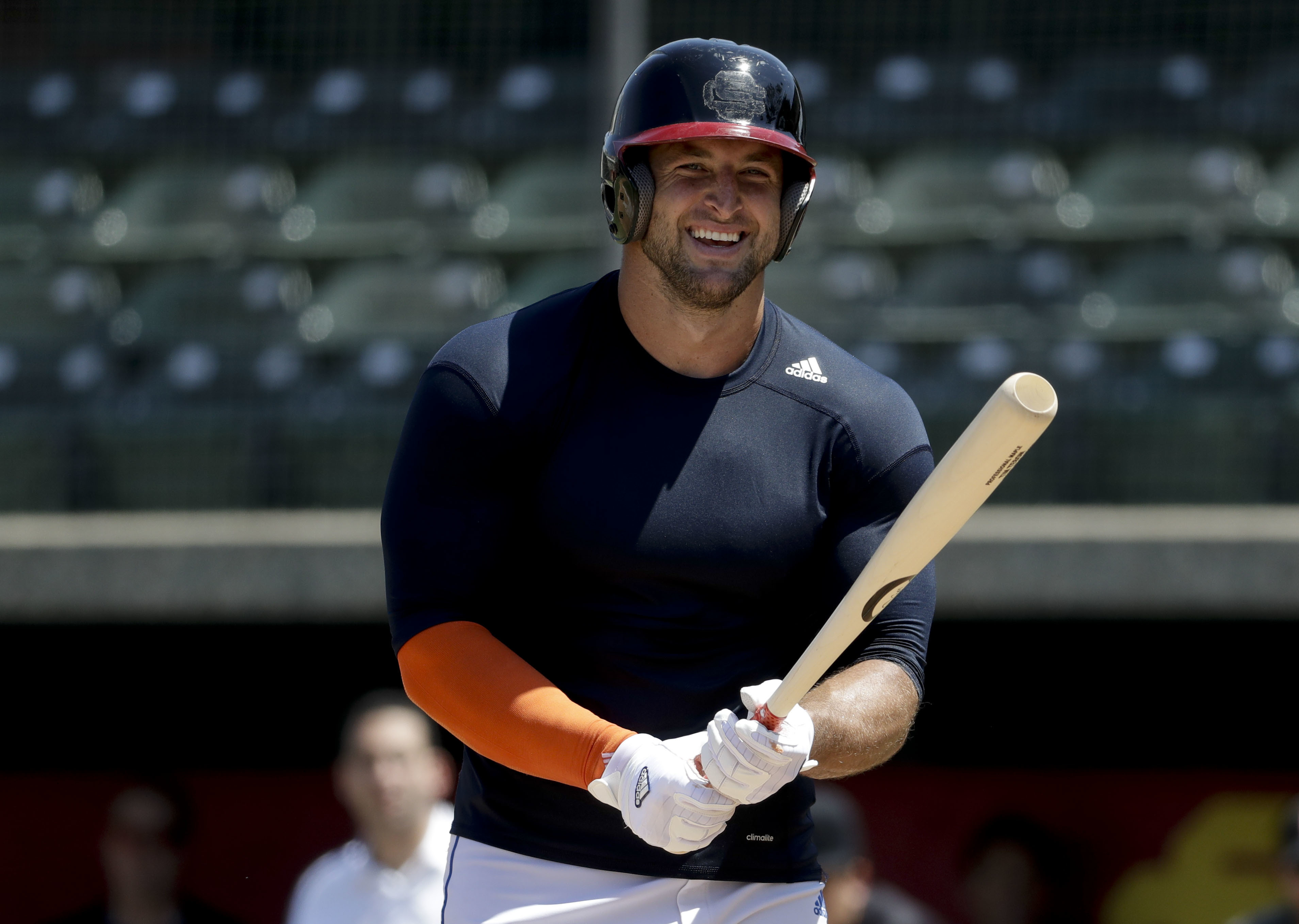 Determined to chase dream, Tebow shows power in MLB workout