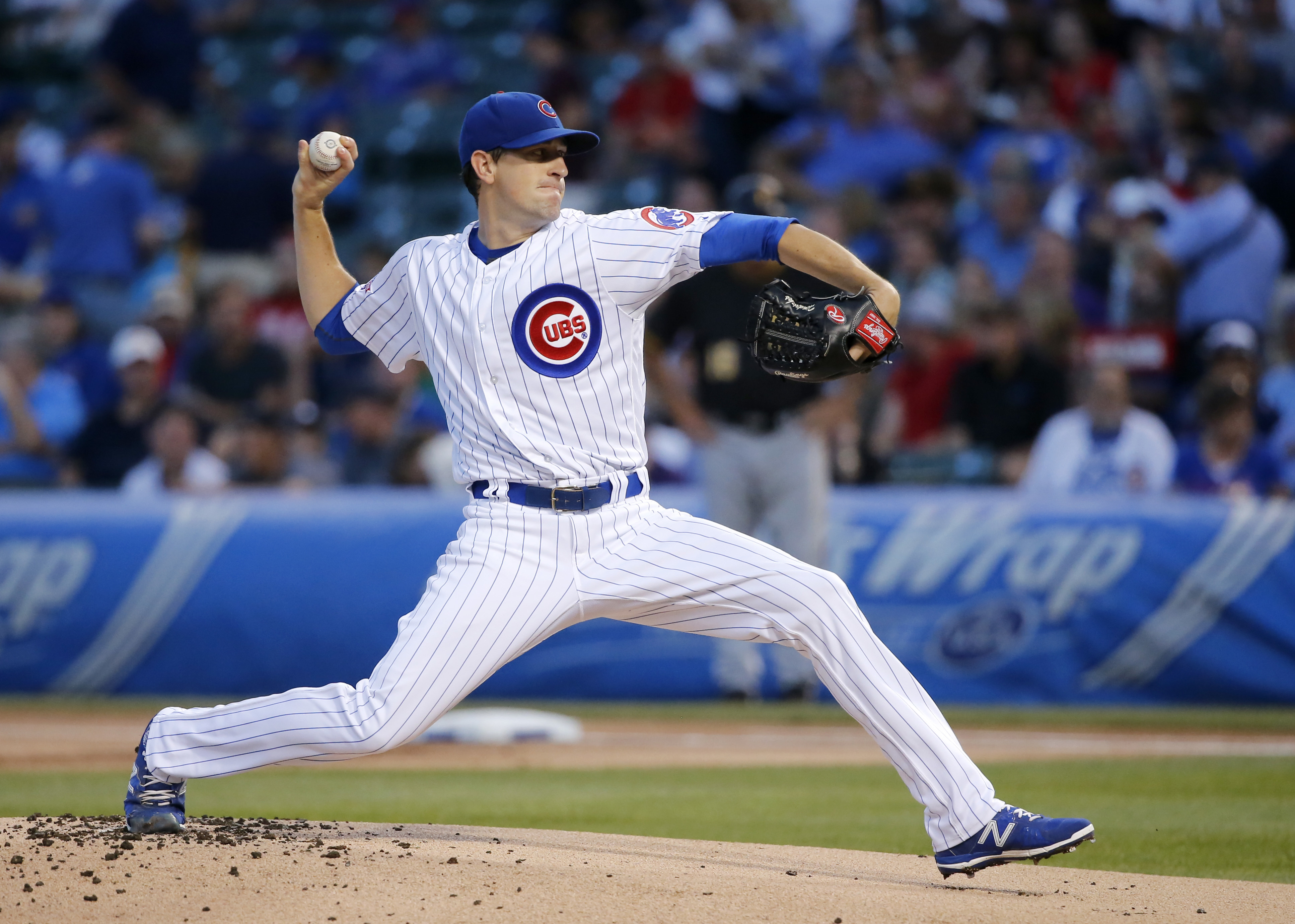 Hendricks lowers ERA to 2.09 as Cubs top Pirates 3-0