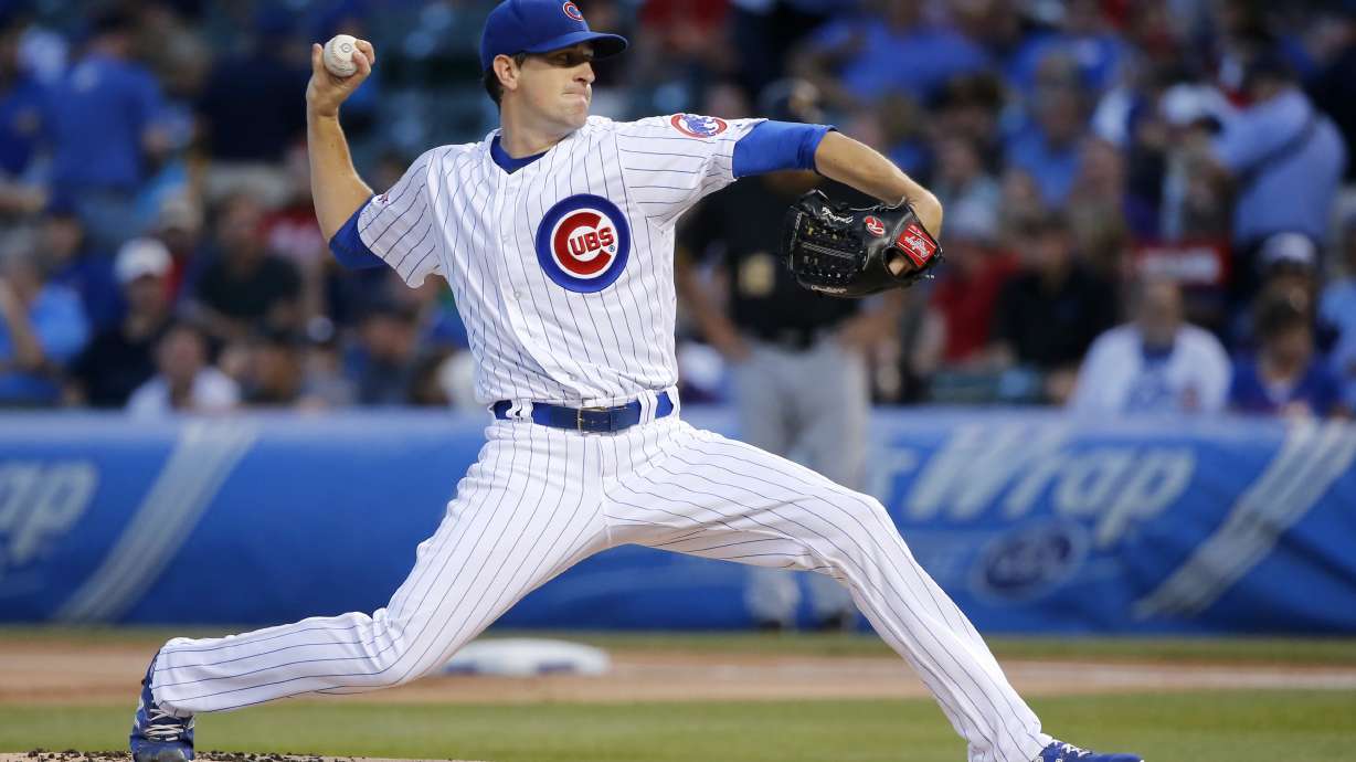 Hendricks lowers ERA to 2.09 as Cubs top Pirates 3-0
