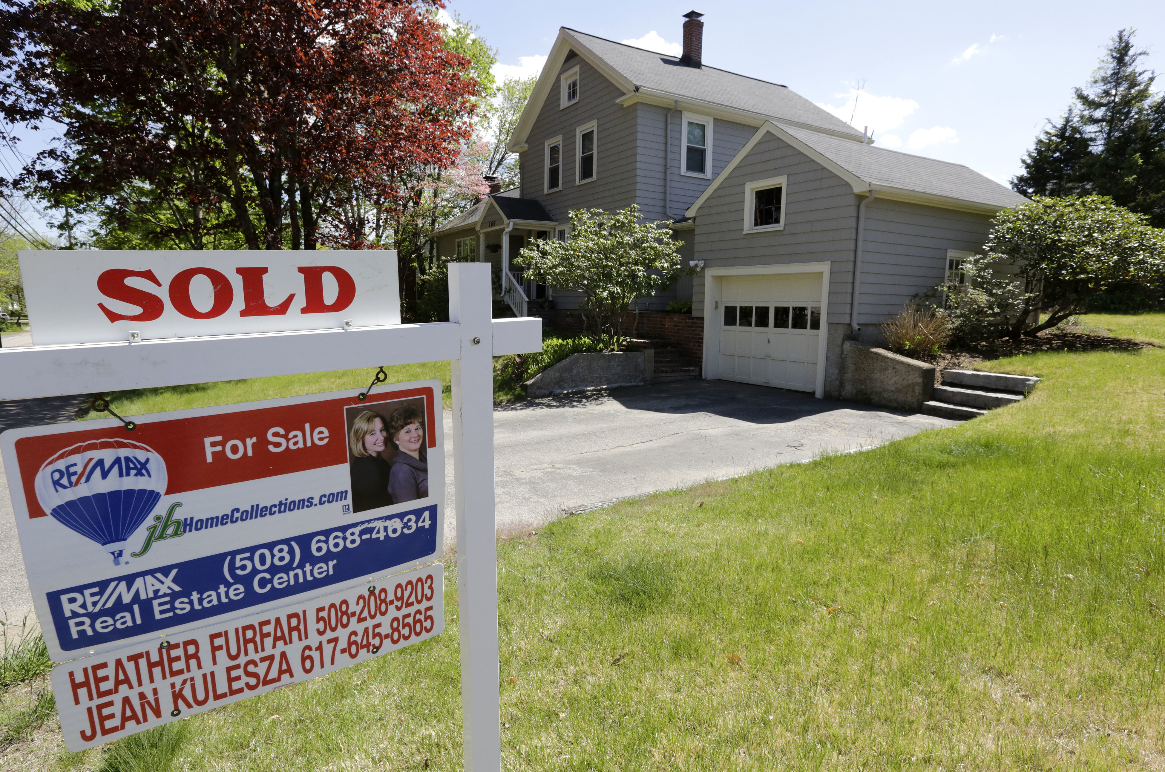 Pending US home sales strengthened in July