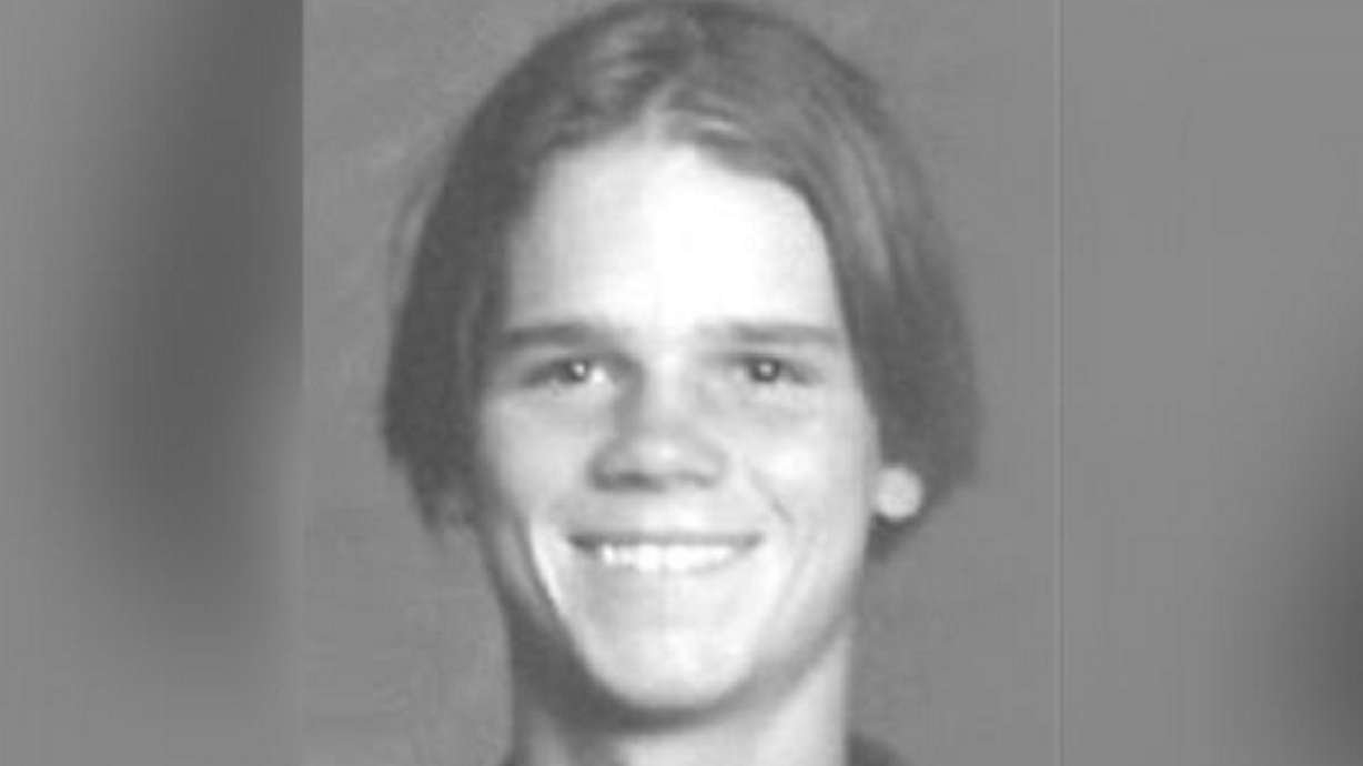 Murray woman, uncle take plea deals in 2004 stabbing death