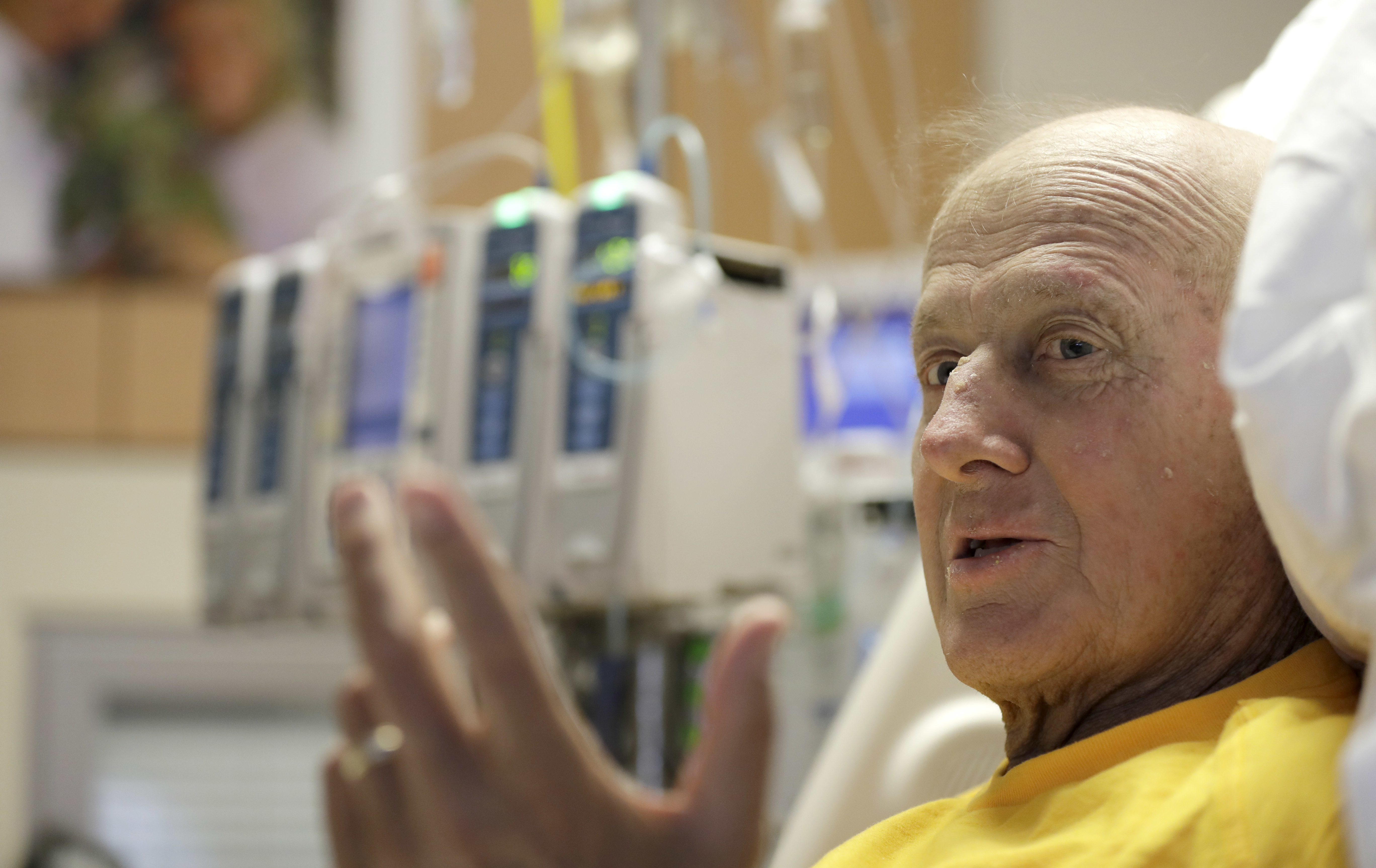 TNT's Craig Sager hangs tough in leukemia battle