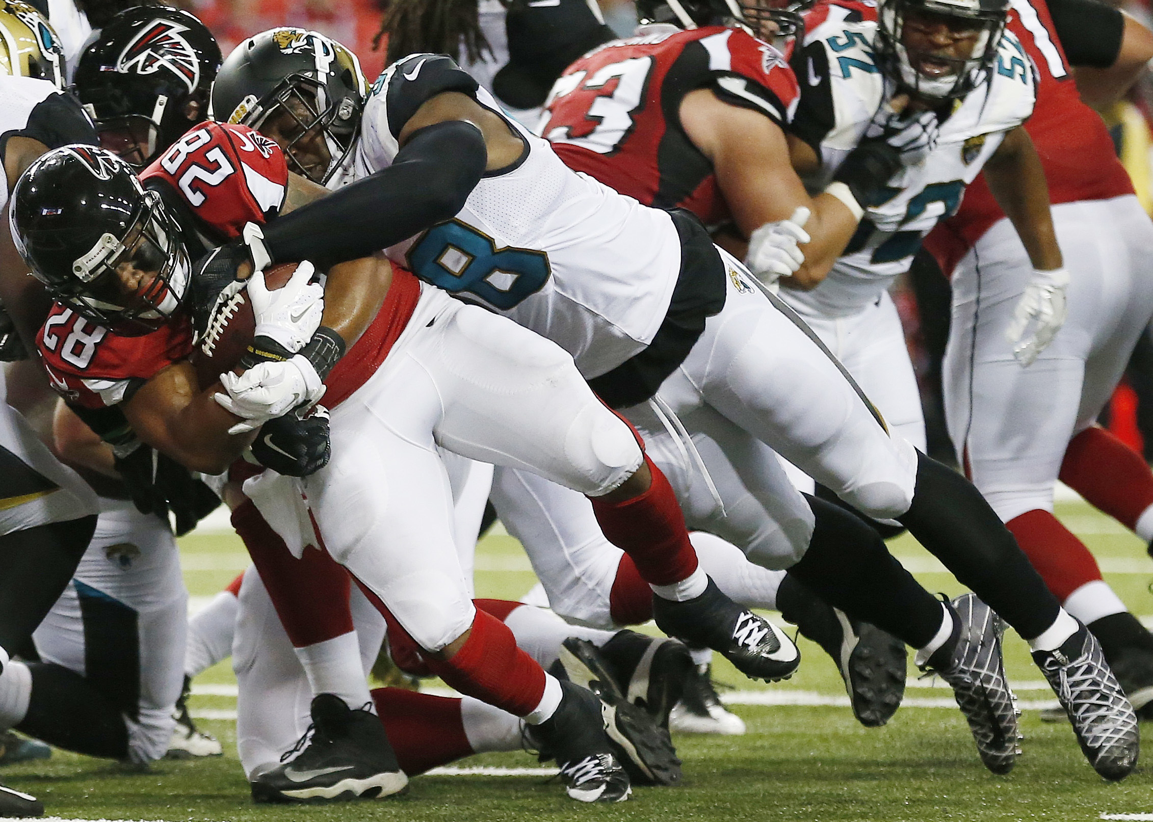 Terron Ward runs for 2 TDs as Falcons edge Jaguars 17-15