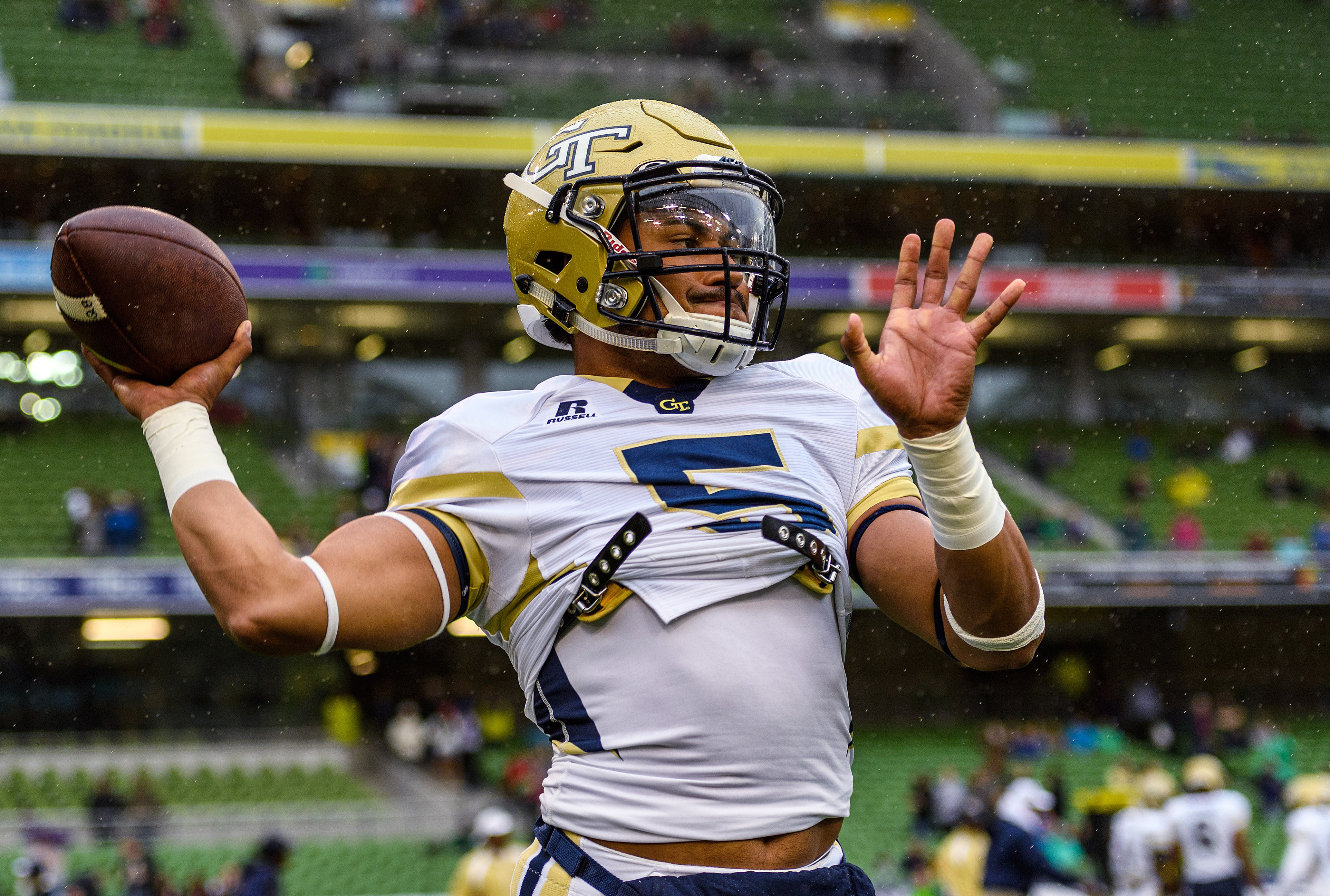 Mills' late TD run lifts Georgia Tech past Eagles 17-14