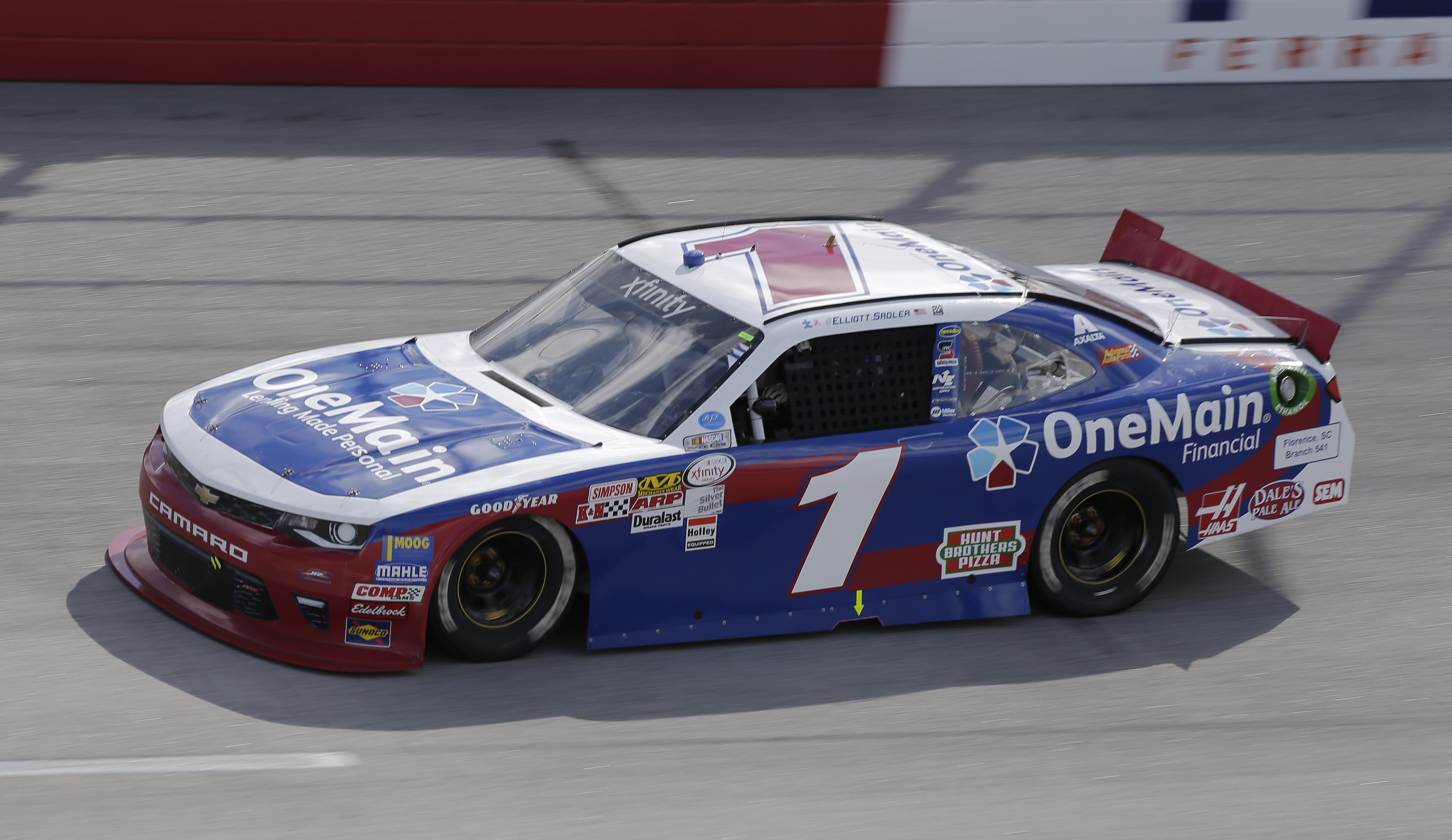 Sadler holds off Hamlin for 1st Darlington win