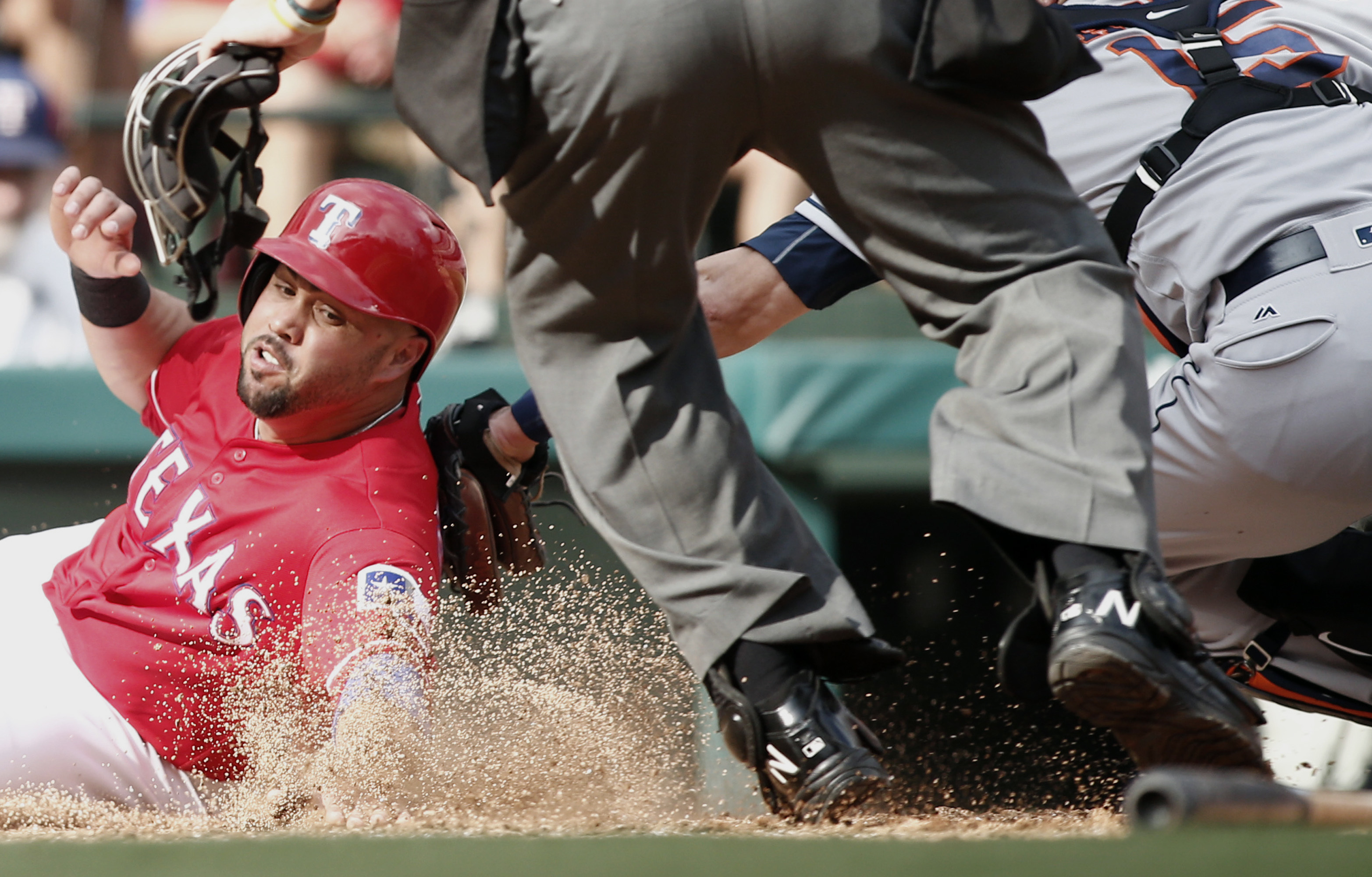 Rangers get 7th straight win, 12-4 over Astros