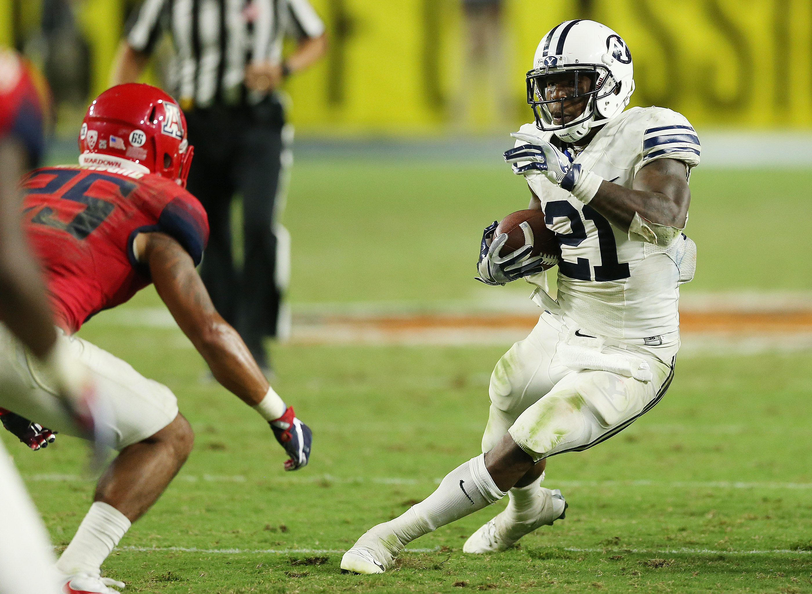 BYU running back Jamaal Williams (21) runs against Arizona in Phoenix on Sunday, Sept. 4, 2016. BYU won 18-16. (Photo: Jeffrey D. Allred, Deseret News)