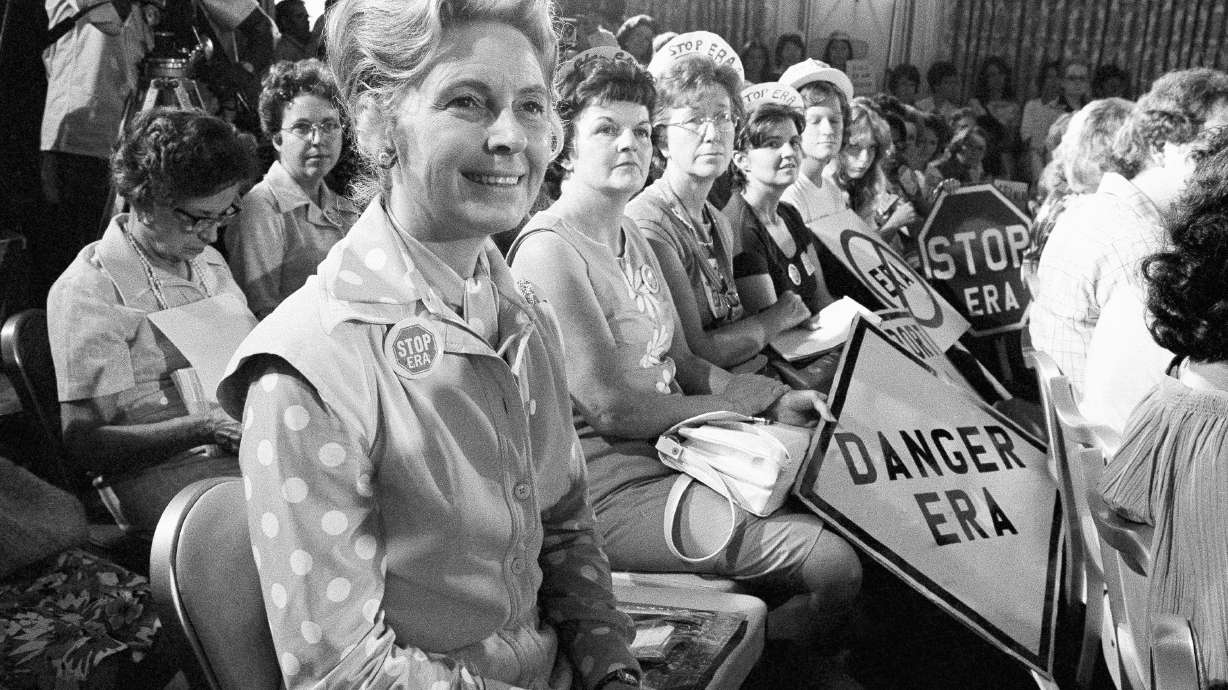 Far-right activist, author Phyllis Schlafly dies at 92