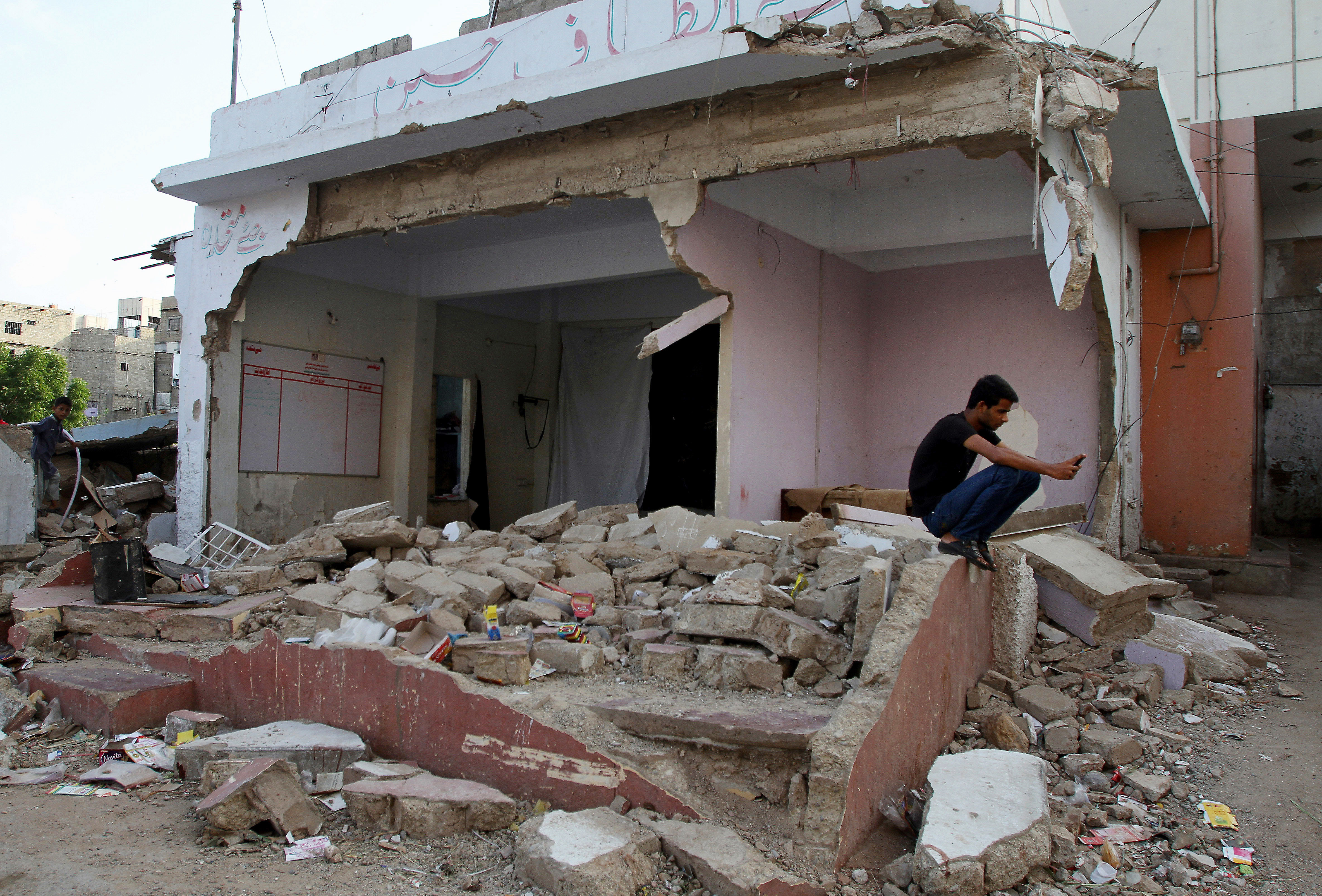 Pakistan demolished over 100 offices of MQM party in Karachi