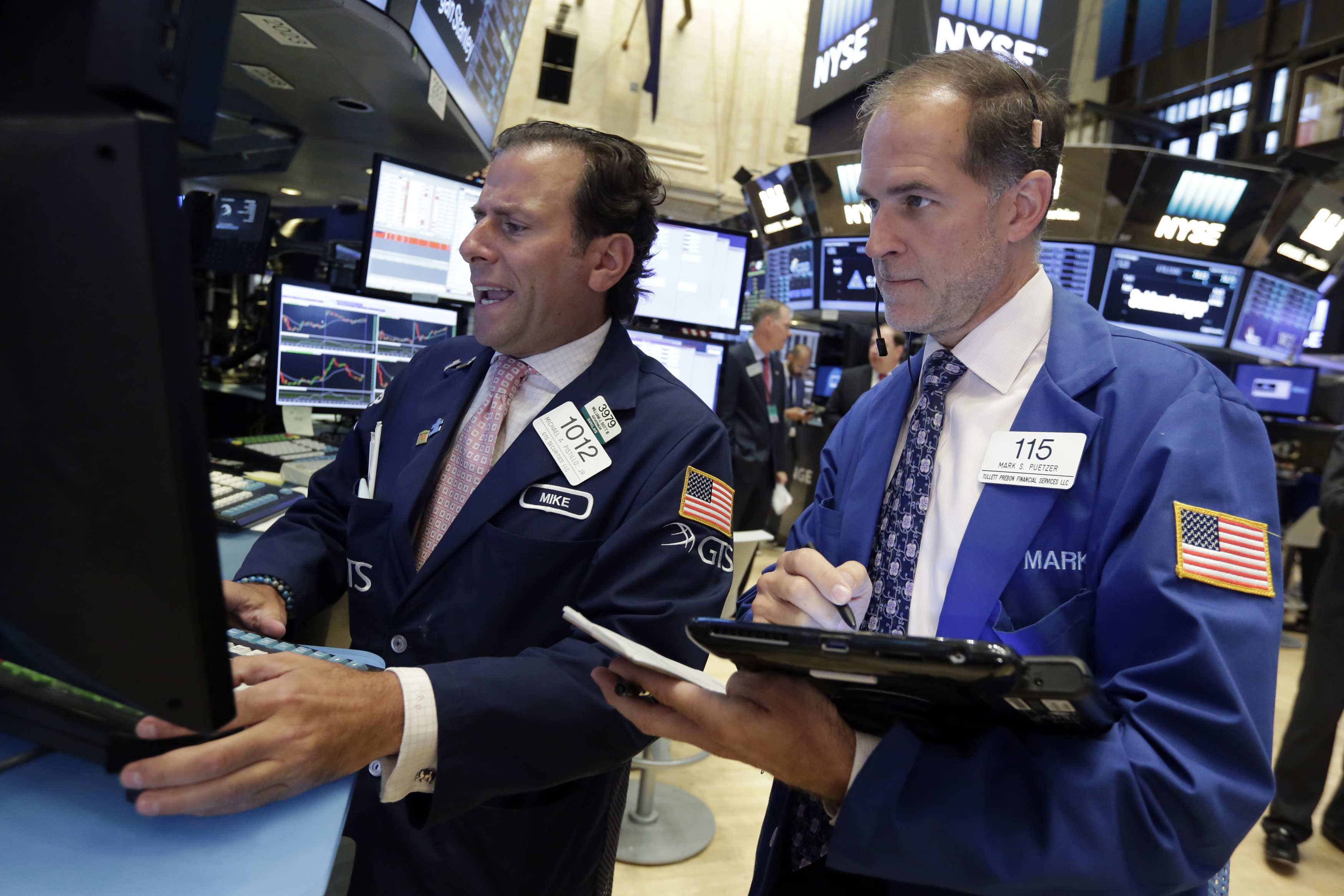 Global stocks drift amid US economy worries