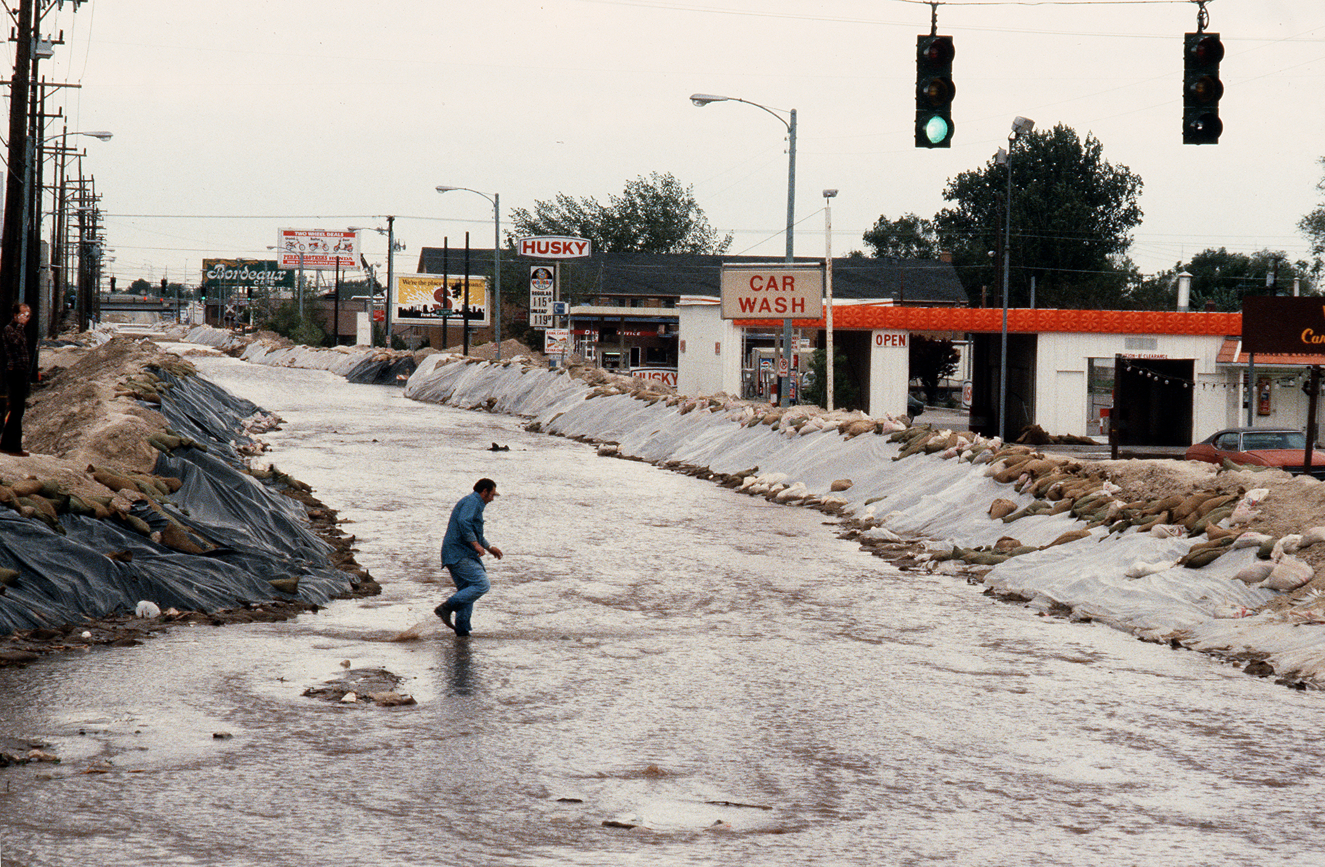 A pedestrian crosses 1300 South during the floods of 1983 in Salt Lake City. (Photo: Ravell Call)