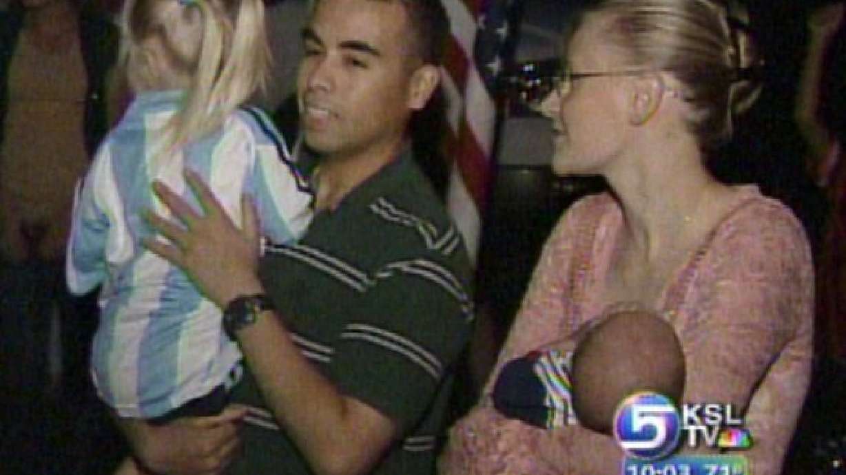 Sandy Neighborhood Welcomes Home Soldier