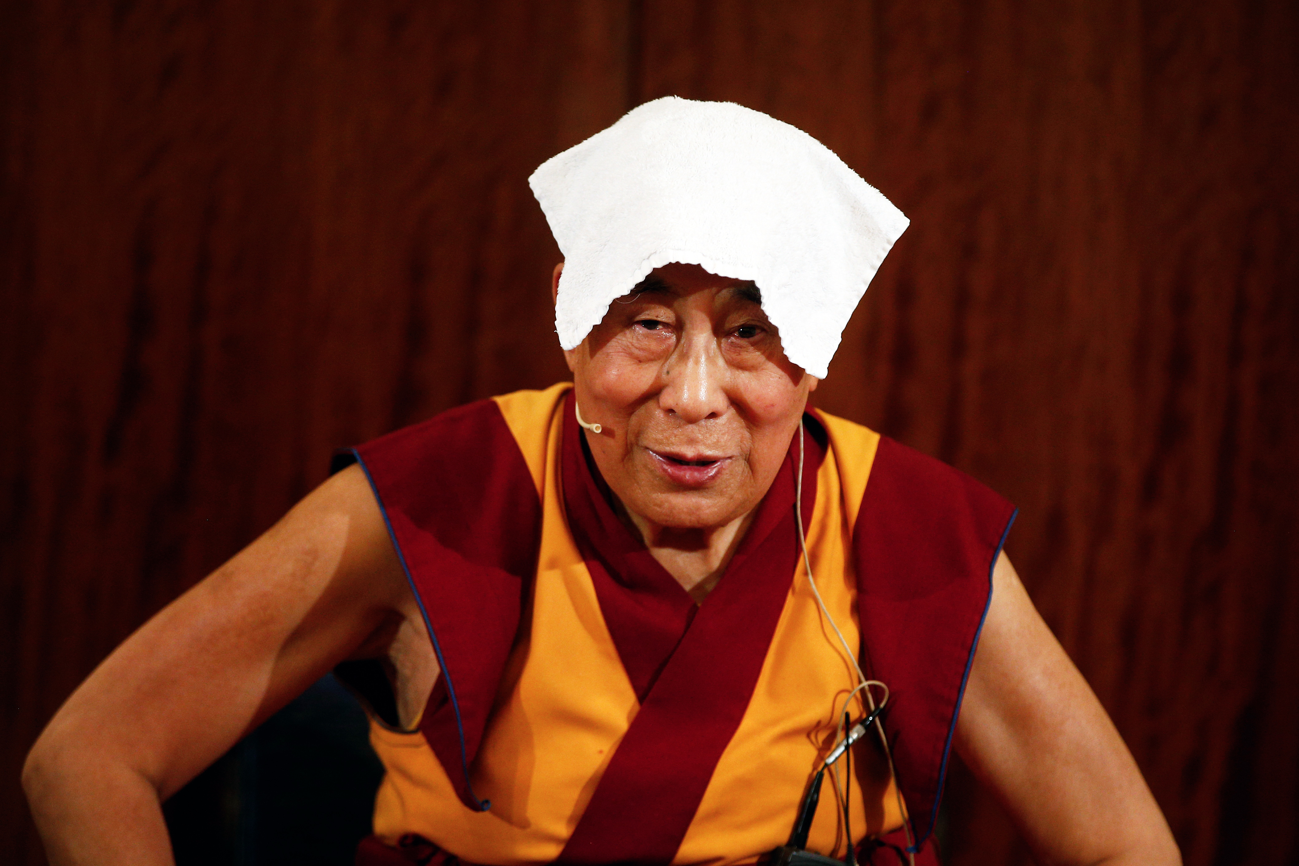 Dalai Lama urges talks with Islamic State, help for refugees