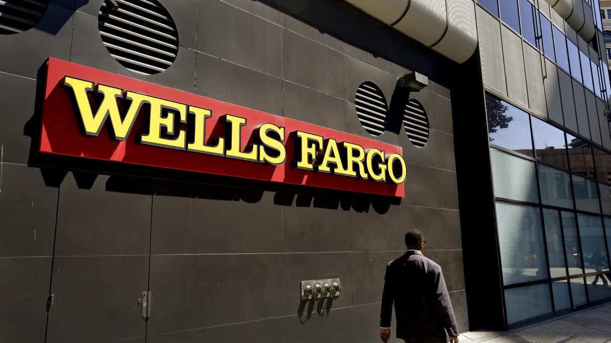 Wells Fargo cutting sales goals in wake of $185 million fine