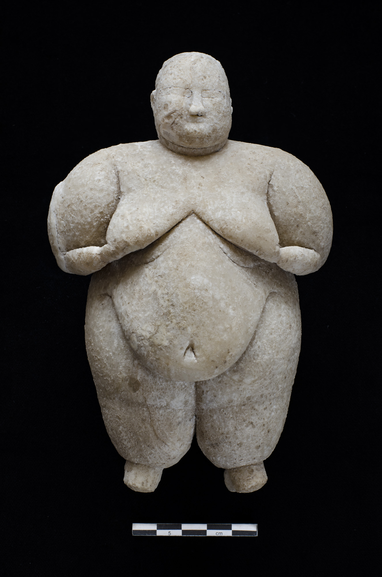 8,000-year-old female figurine uncovered in central Turkey