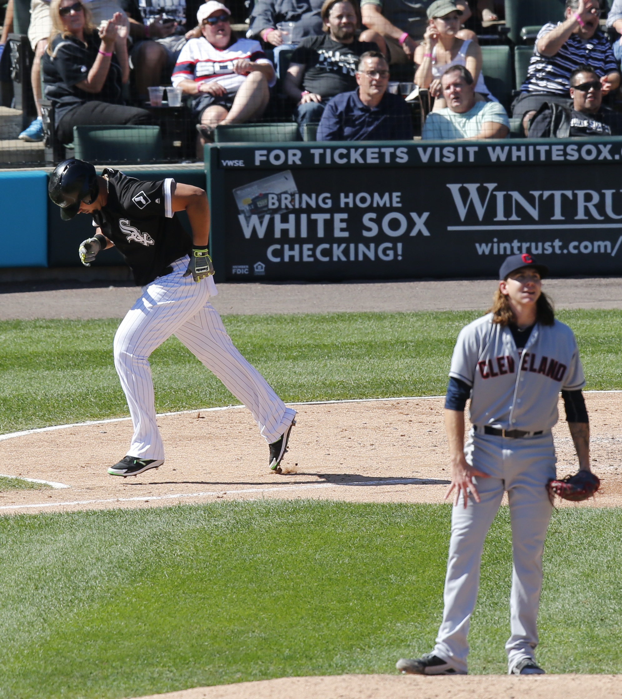 Jose Abreu, White Sox down Indians 2-1