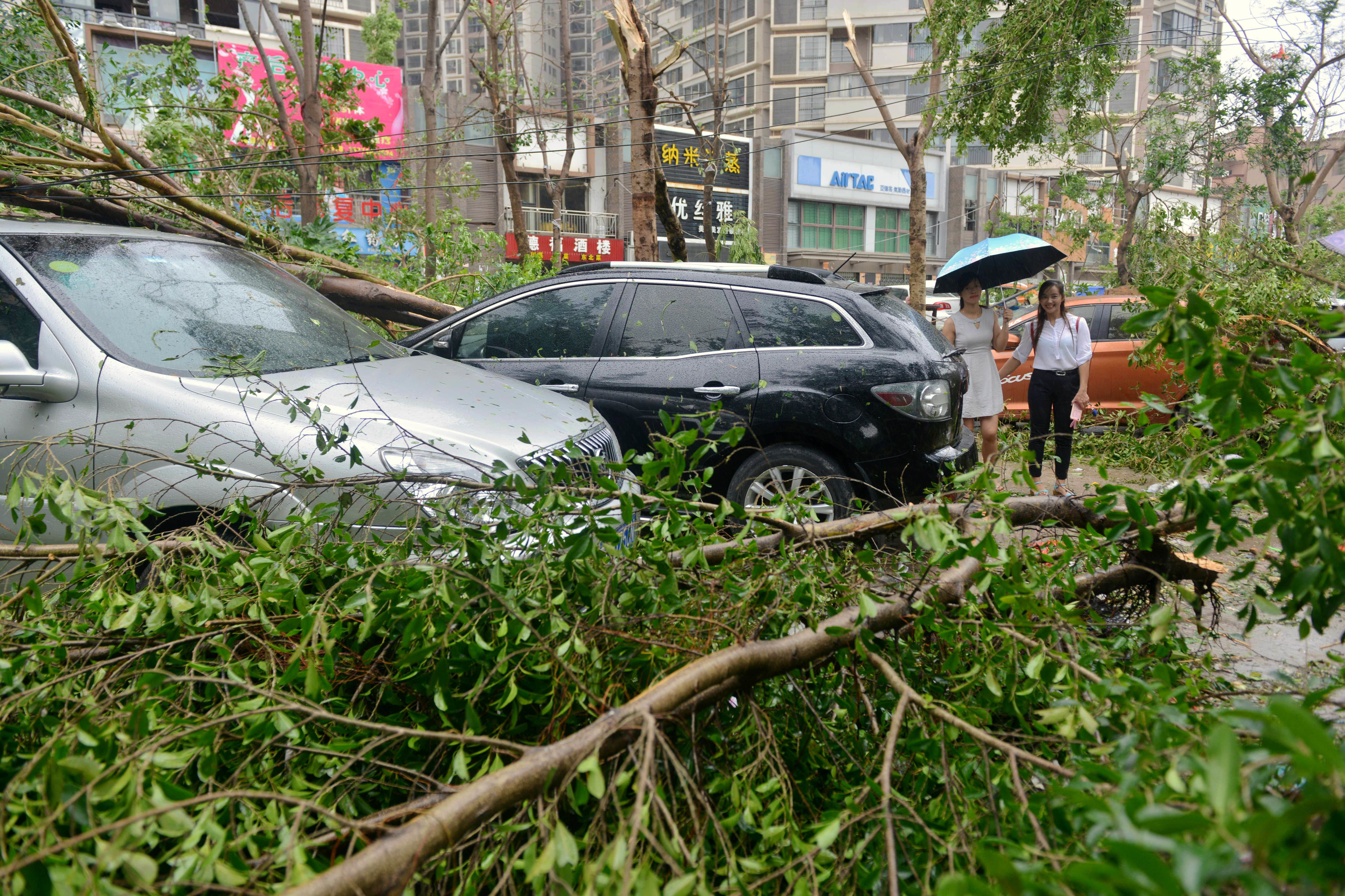 8 people dead after typhoon that hit China, Taiwan