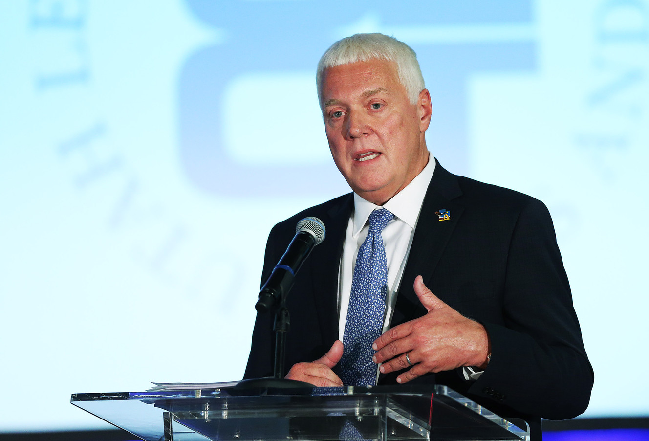 Democrat Mike Weinholtz debates Republican Gov. Gary Herbert in Salt Lake City on Friday, Sept. 16, 2016. The gubernatorial debate was hosted by the Utah League of Cities and Towns. (Photo: Jeffrey D. Allred, Deseret News)