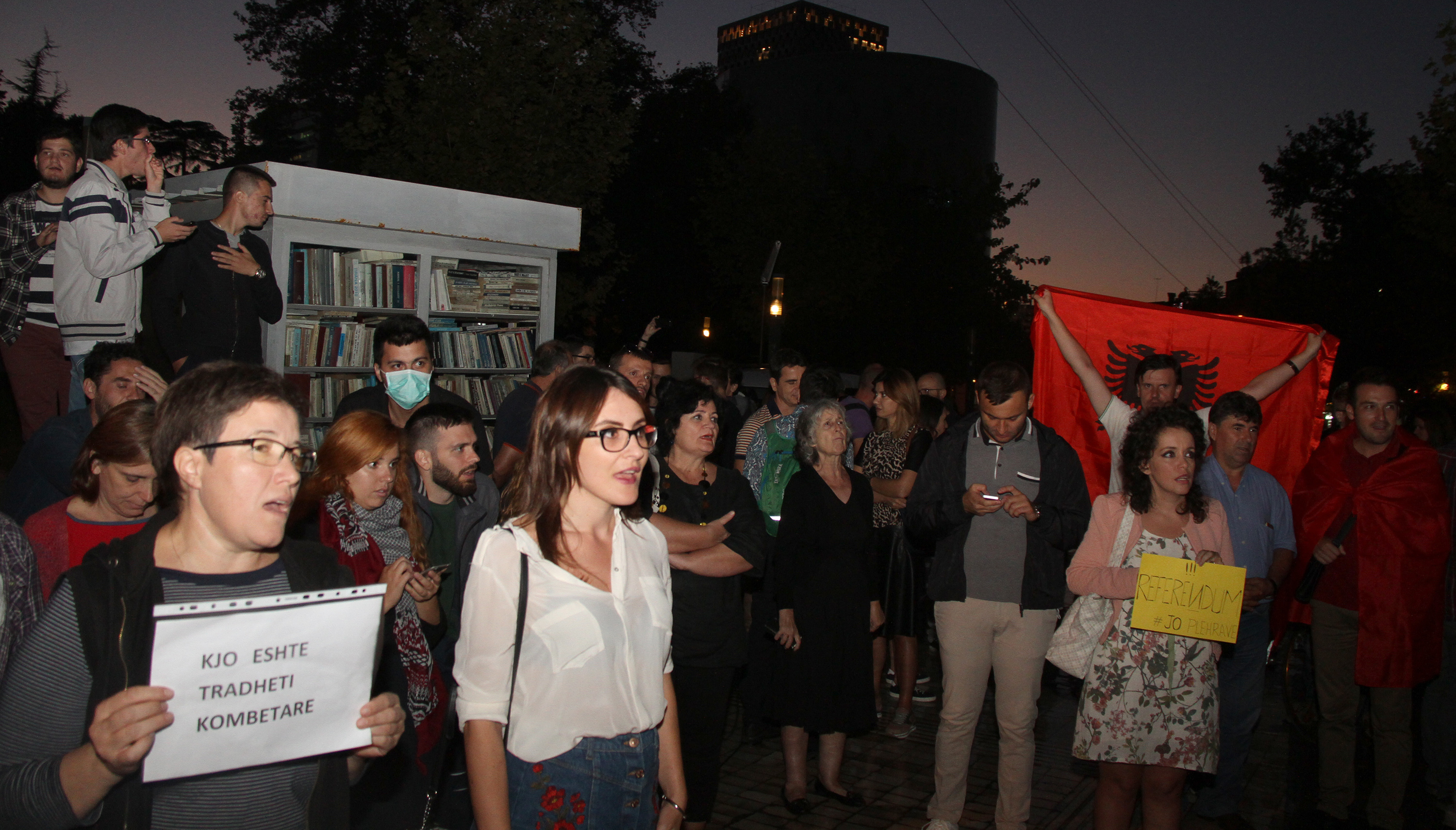 Albania passes divisive law on importing garbage