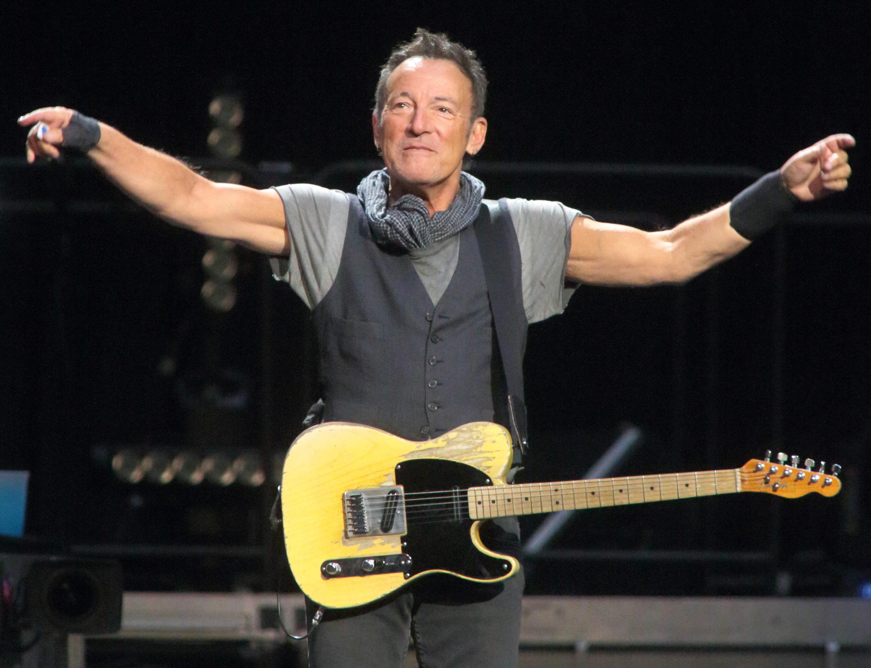 My Hometown: Springsteen launches book tour in New Jersey