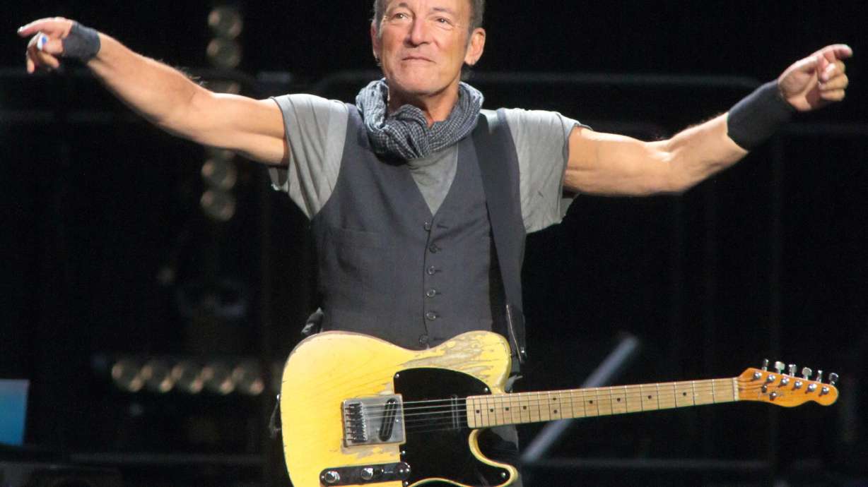 My Hometown: Springsteen launches book tour in New Jersey