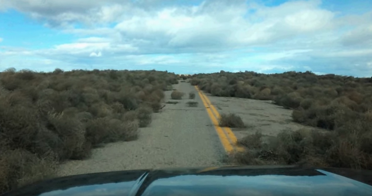 Tumbleweeds overrun Utah neighborhood following strong winds