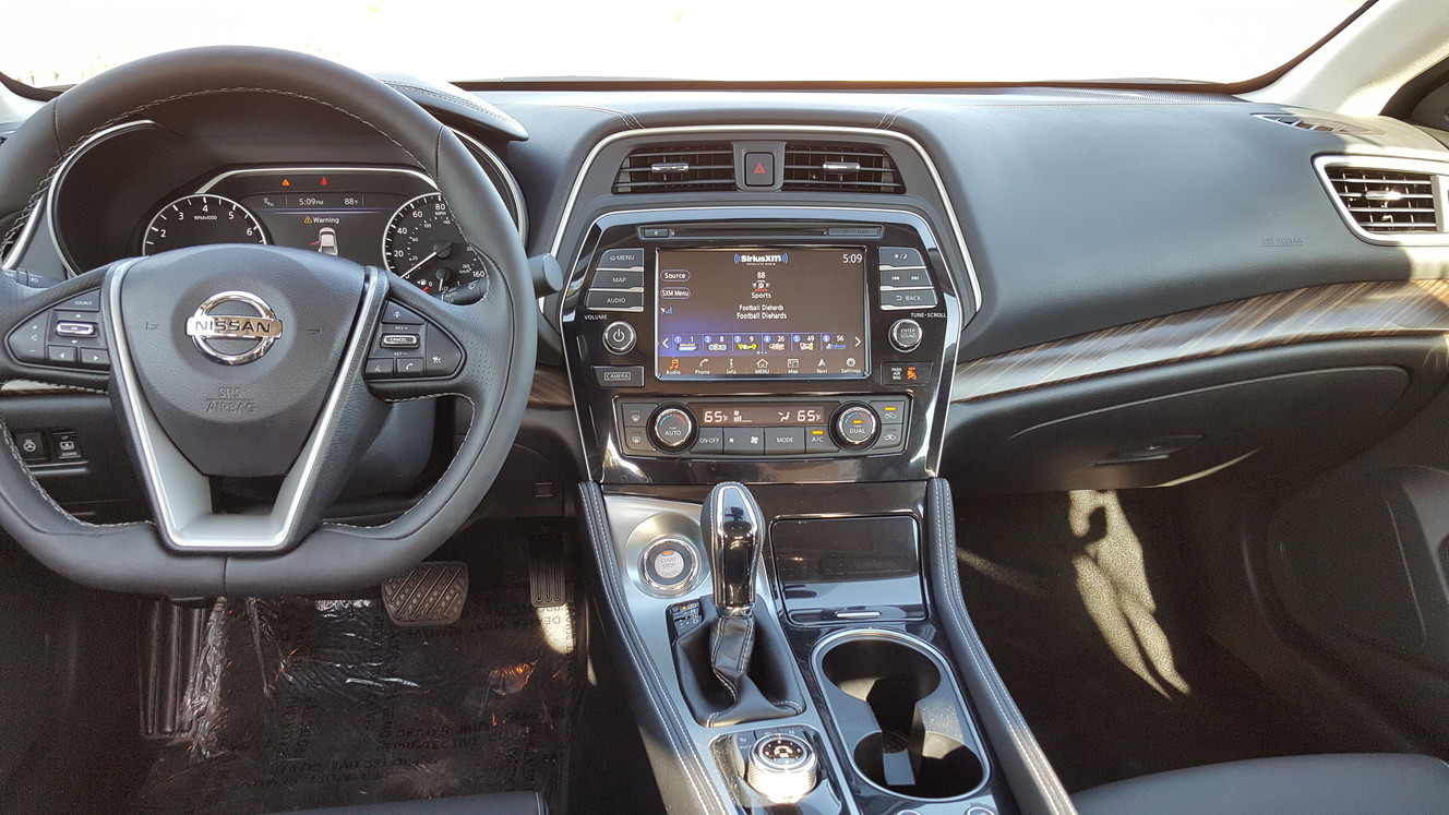 Dashboard of the Nissan Maxima. (Photo: Mike Stapley)