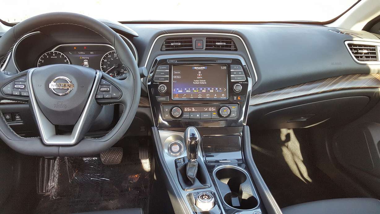 Dashboard of the Nissan Maxima. (Photo: Mike Stapley)