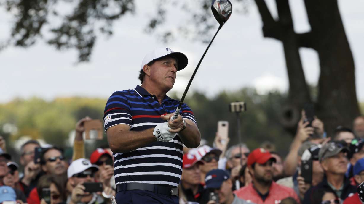 Column: Mickelson just can't help himself with trash talk