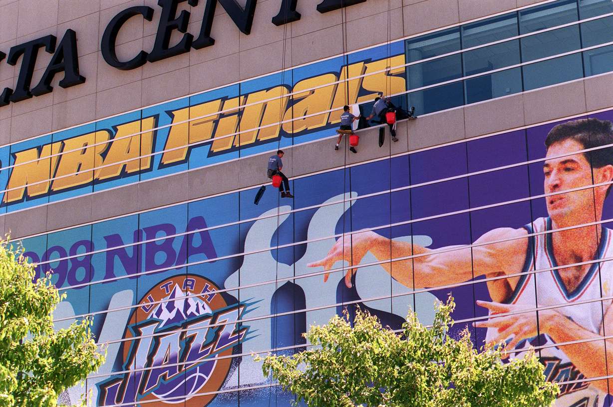 Workers ready the Delta Center for the NBA Finals on Monday June 1, 1998. (Photo: Scott G. Winterton, Deseret News, File)