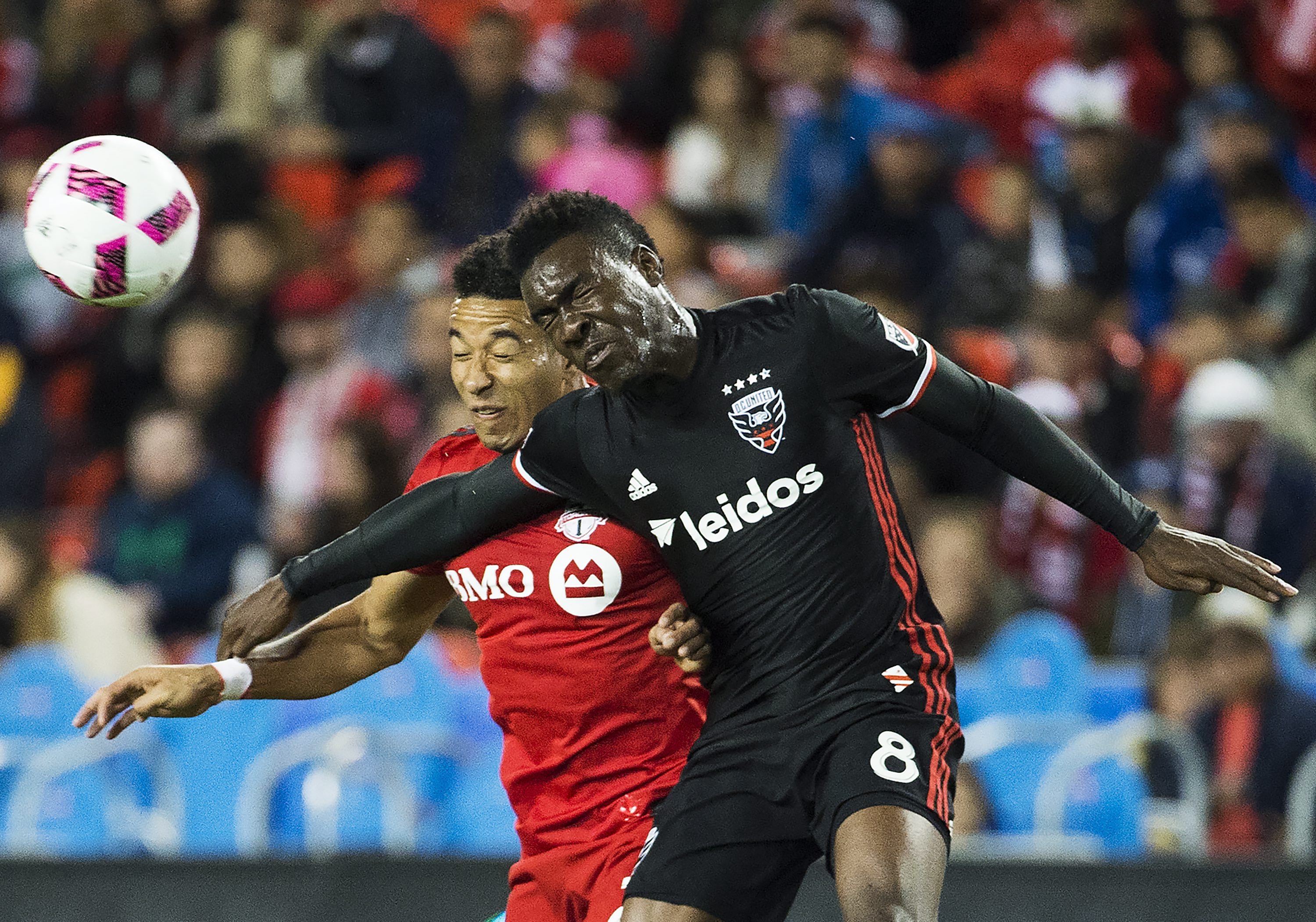 Lamar Neagle scores twice, DC United beats Toronto FC 2-1