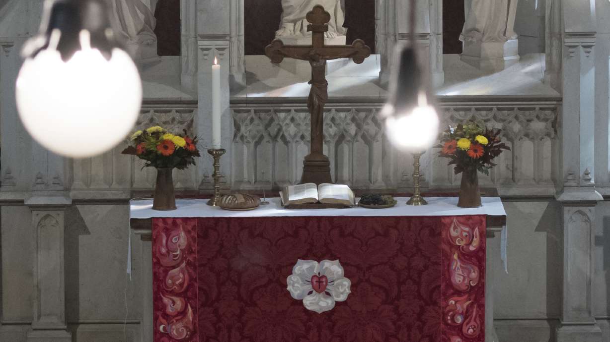 Queen gifts home-made altar hanging to famed Lutheran church