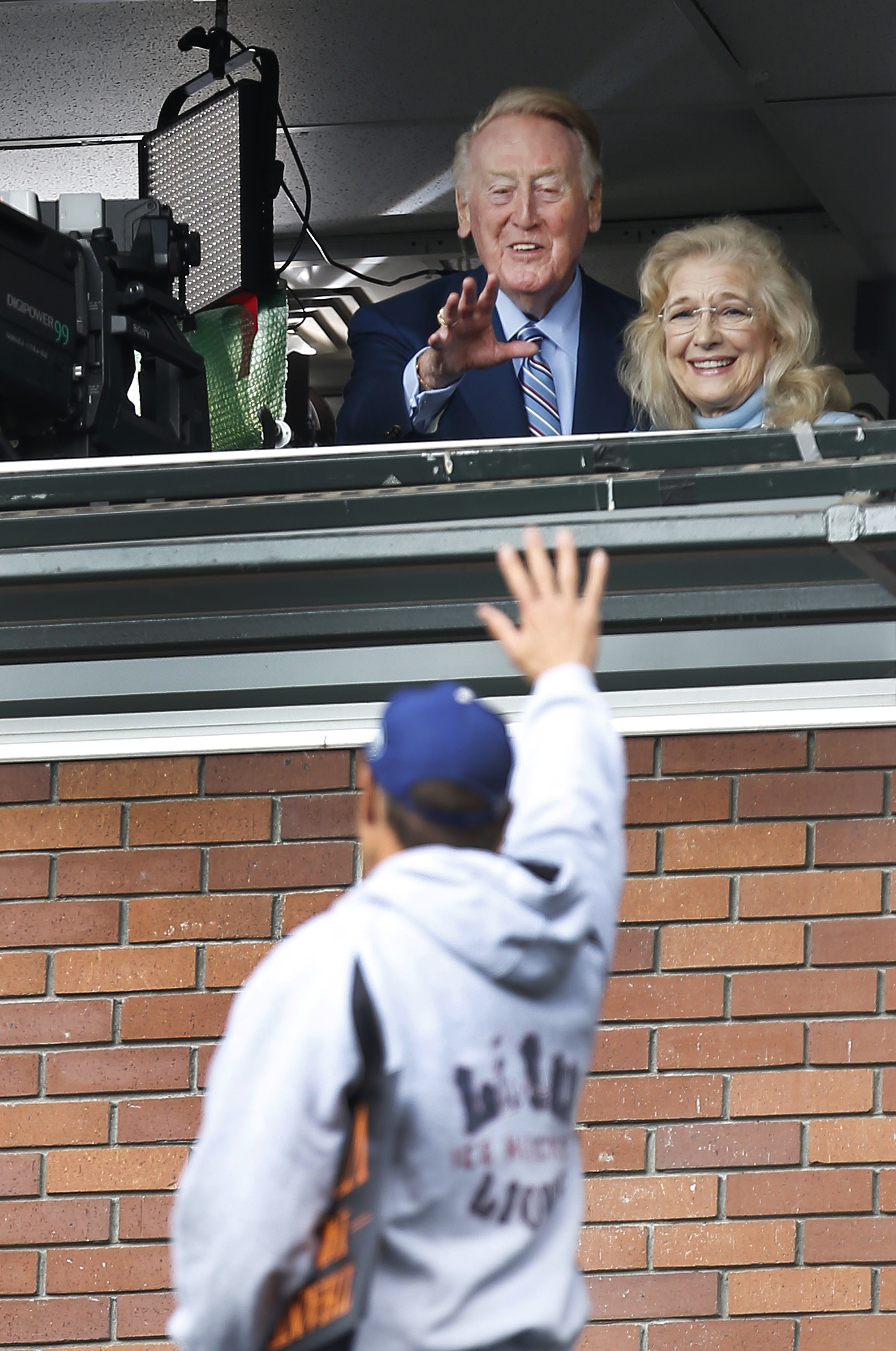 The Latest: Scully signs off for last time with Dodgers