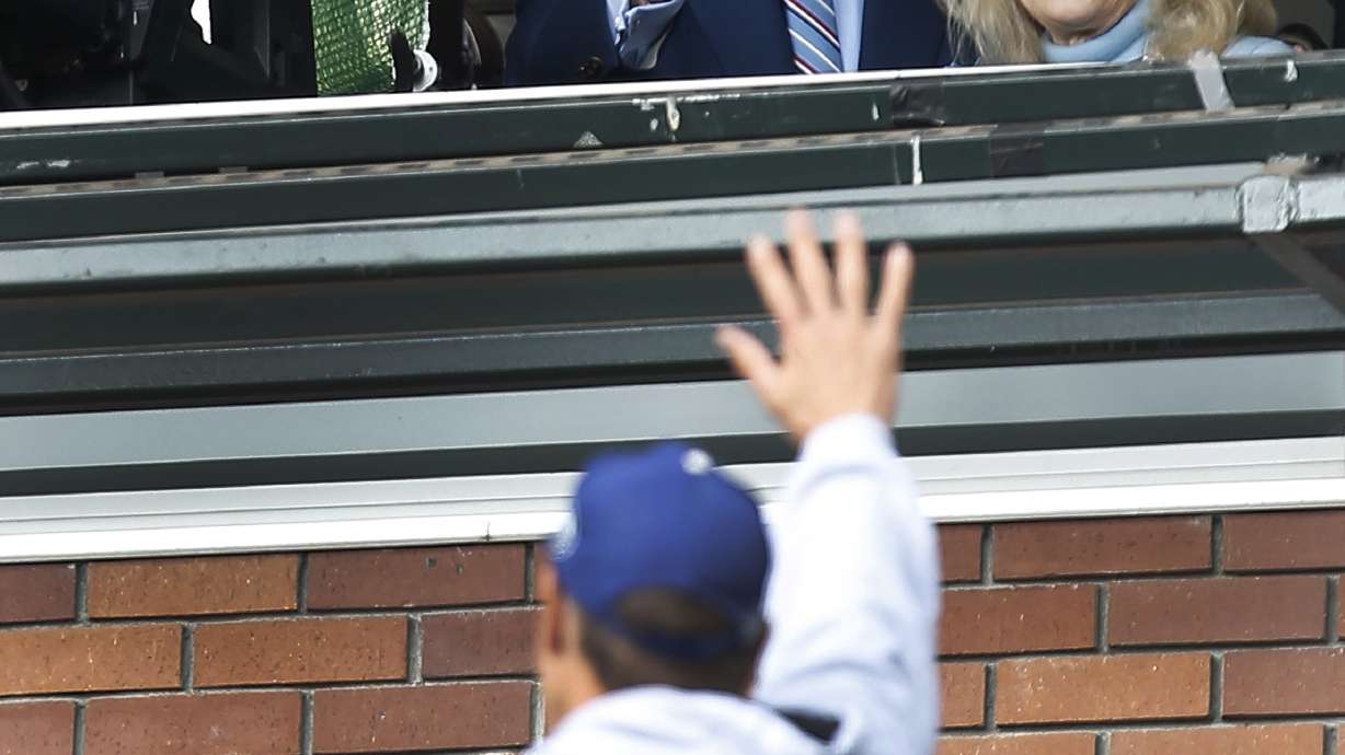 The Latest: Scully signs off for last time with Dodgers