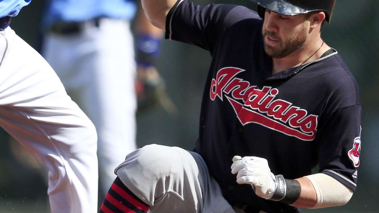 Lindor helps Indians top Royals 3-2 in regular-season finale