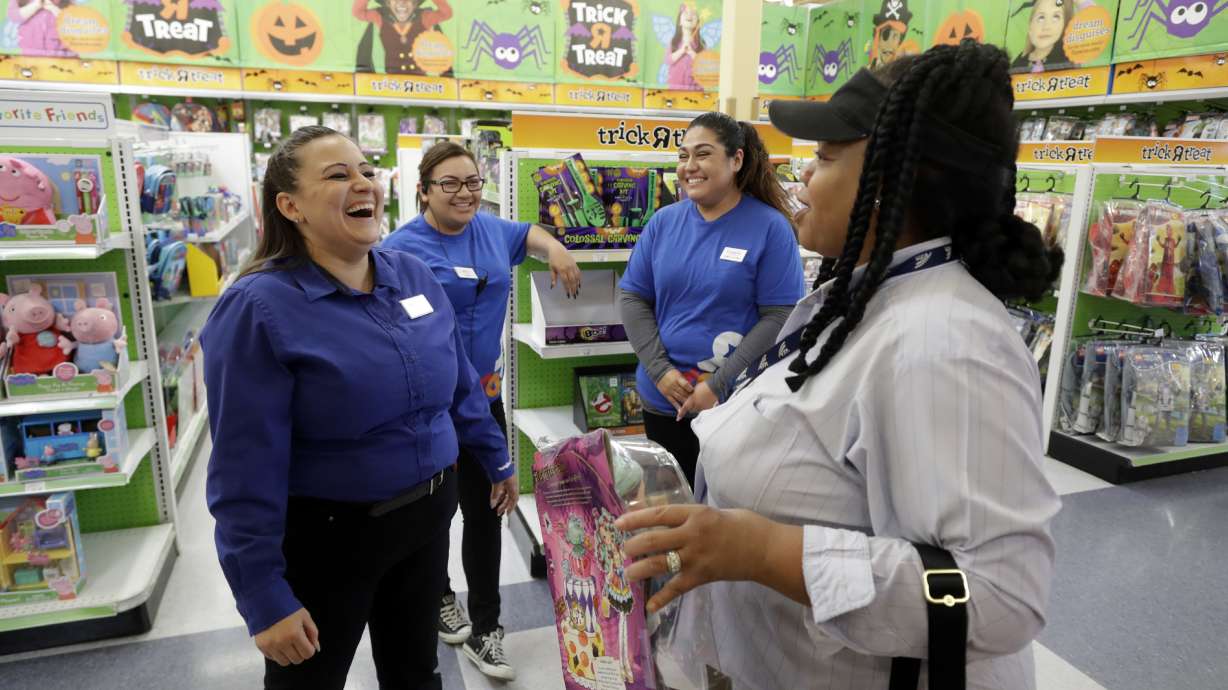 In a tight market, stores lure holiday workers with perks