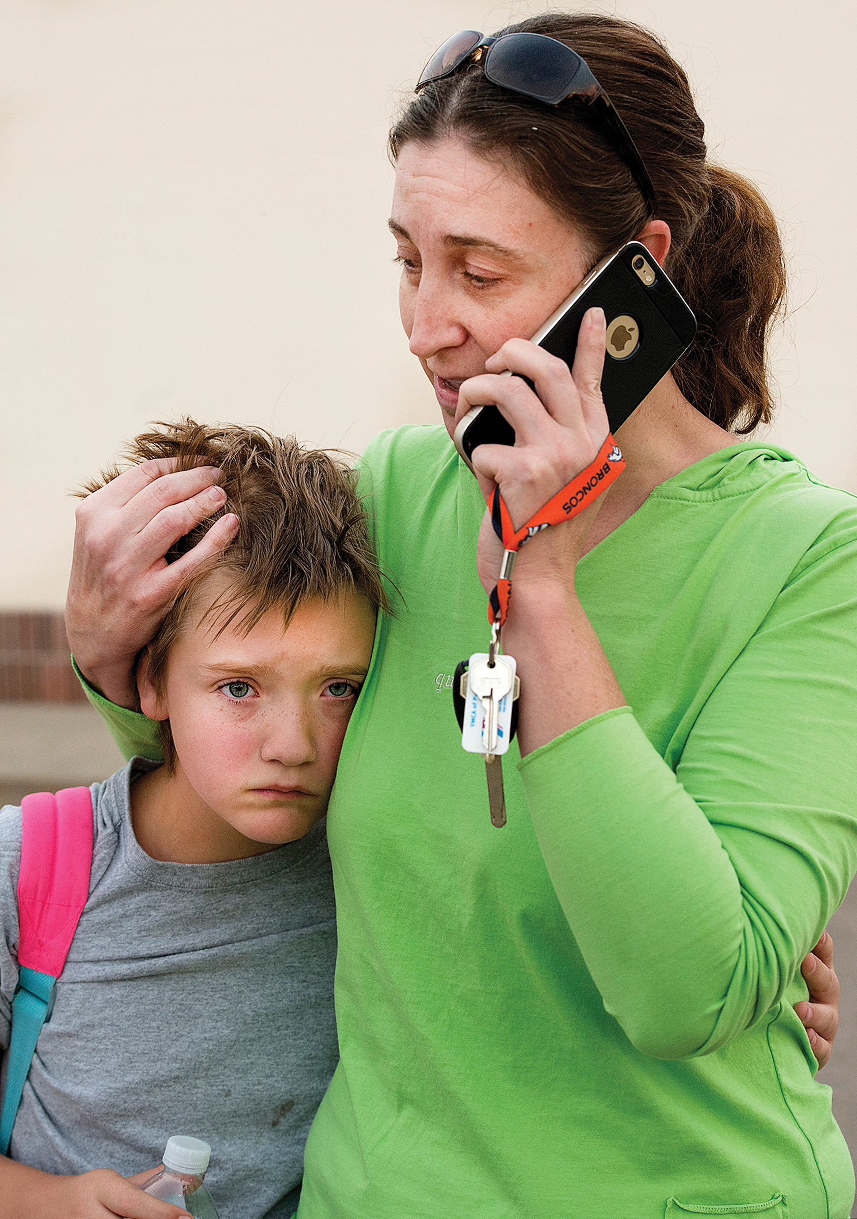 Colorado wildfire destroys 8 homes, forces evacuations