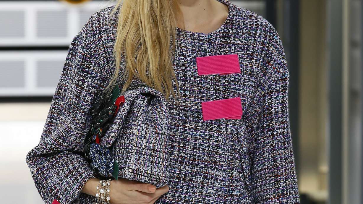 Lagerfeld blames Kardashian for being too public with wealth