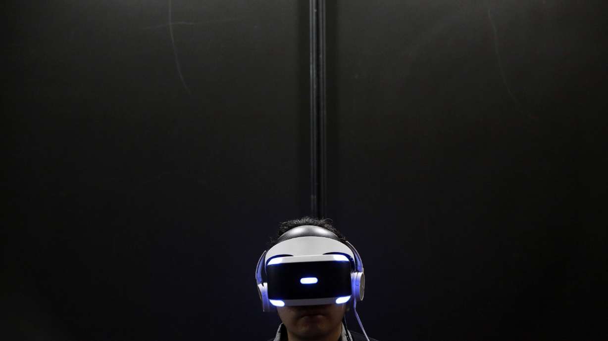 Batman, 'Battlezone' and brainteasers lead Sony VR lineup